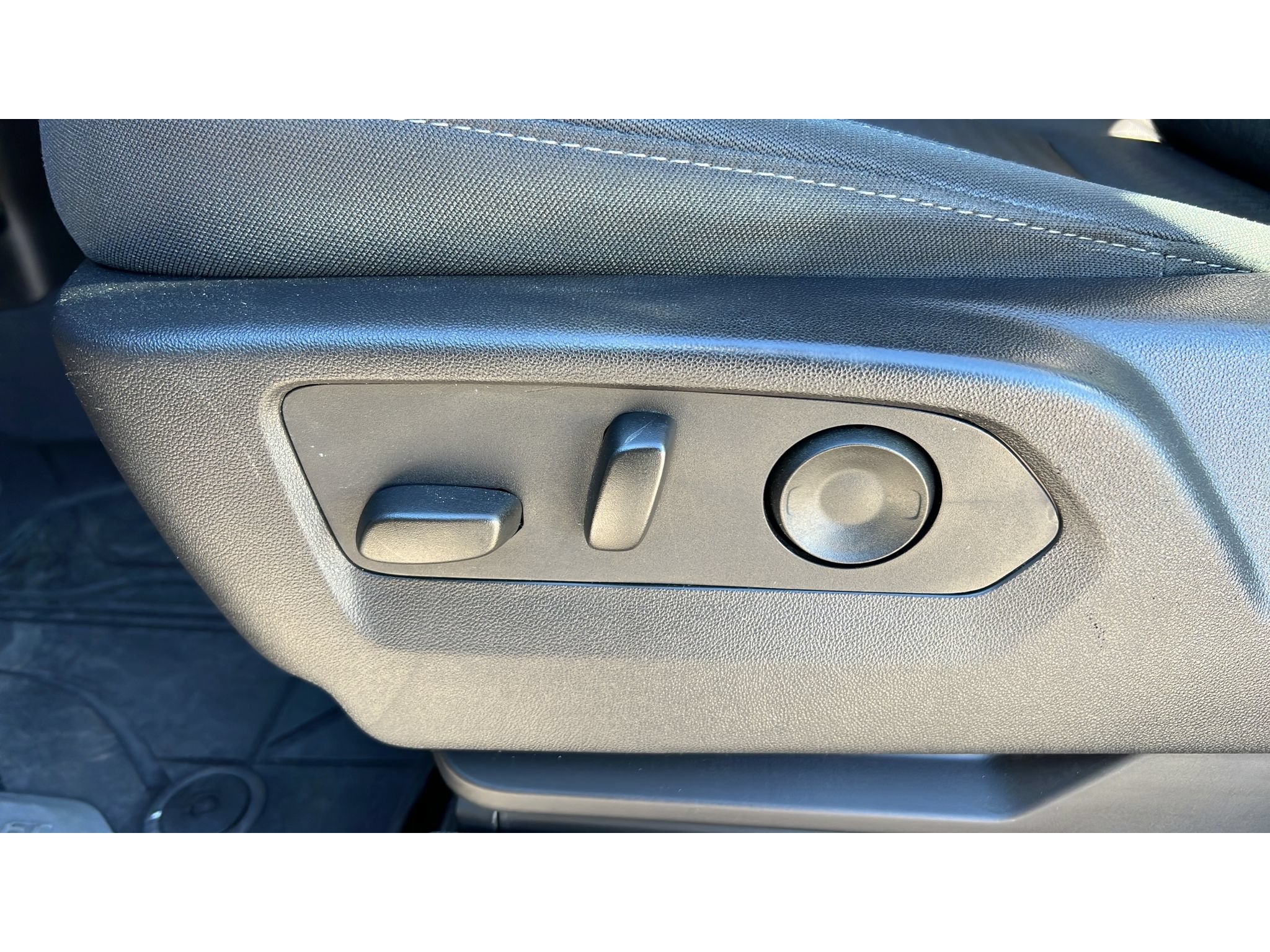Certified 2024 Chevrolet Silverado 1500 Custom AWD/4WD image 25
