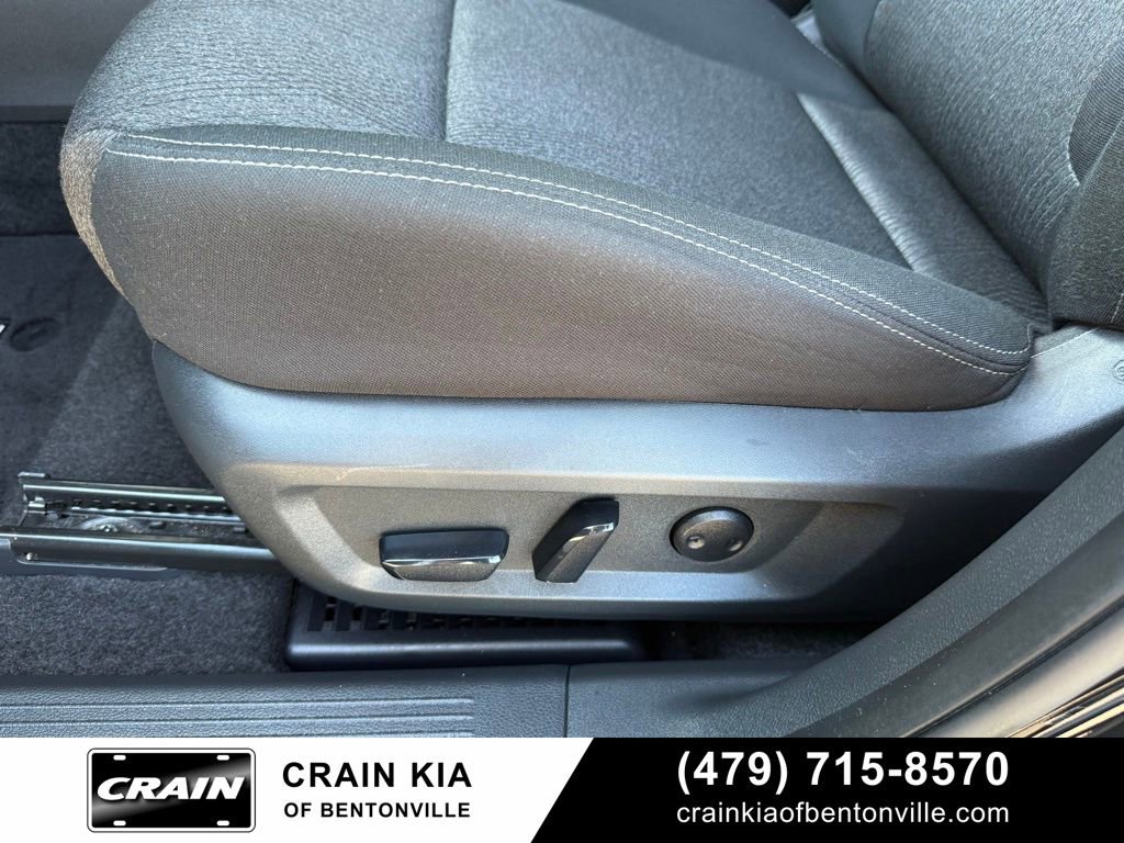 Used 2024 Nissan Rogue SV AWD/4WD image 12