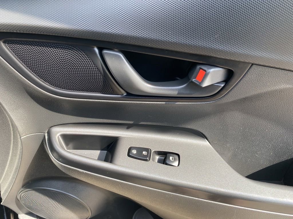 Used 2019 Hyundai Kona SE AWD/4WD image 12