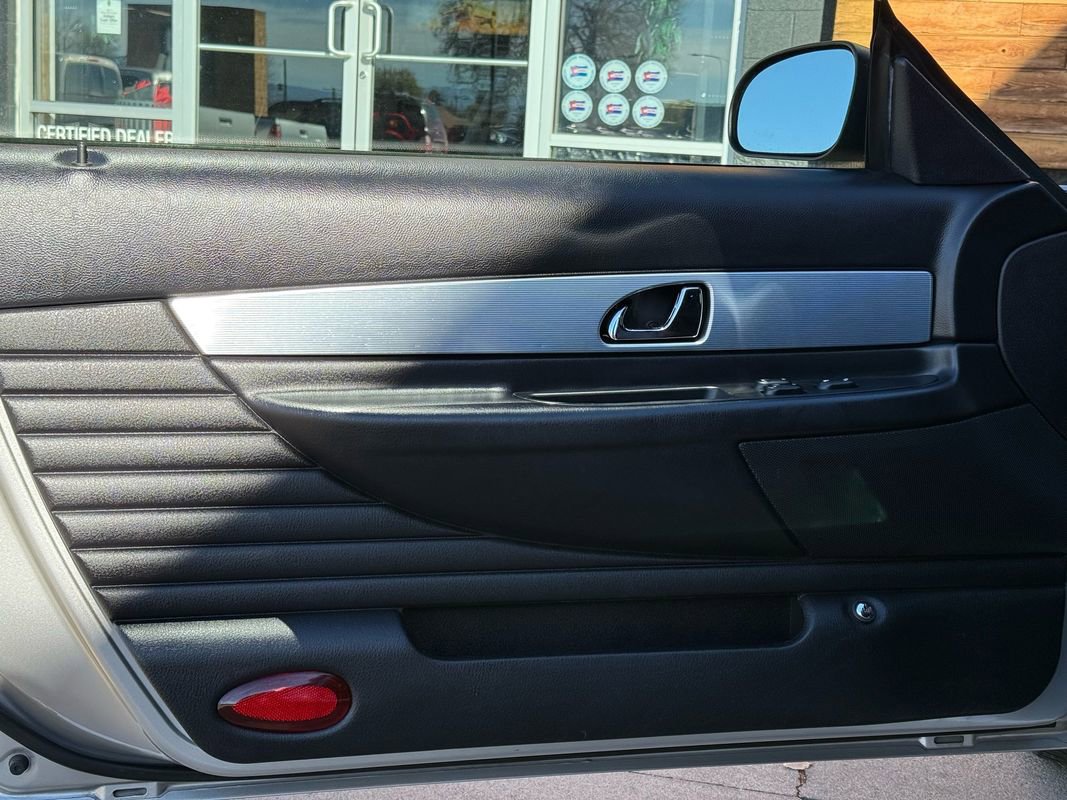 Used 2004 Ford Thunderbird image 22