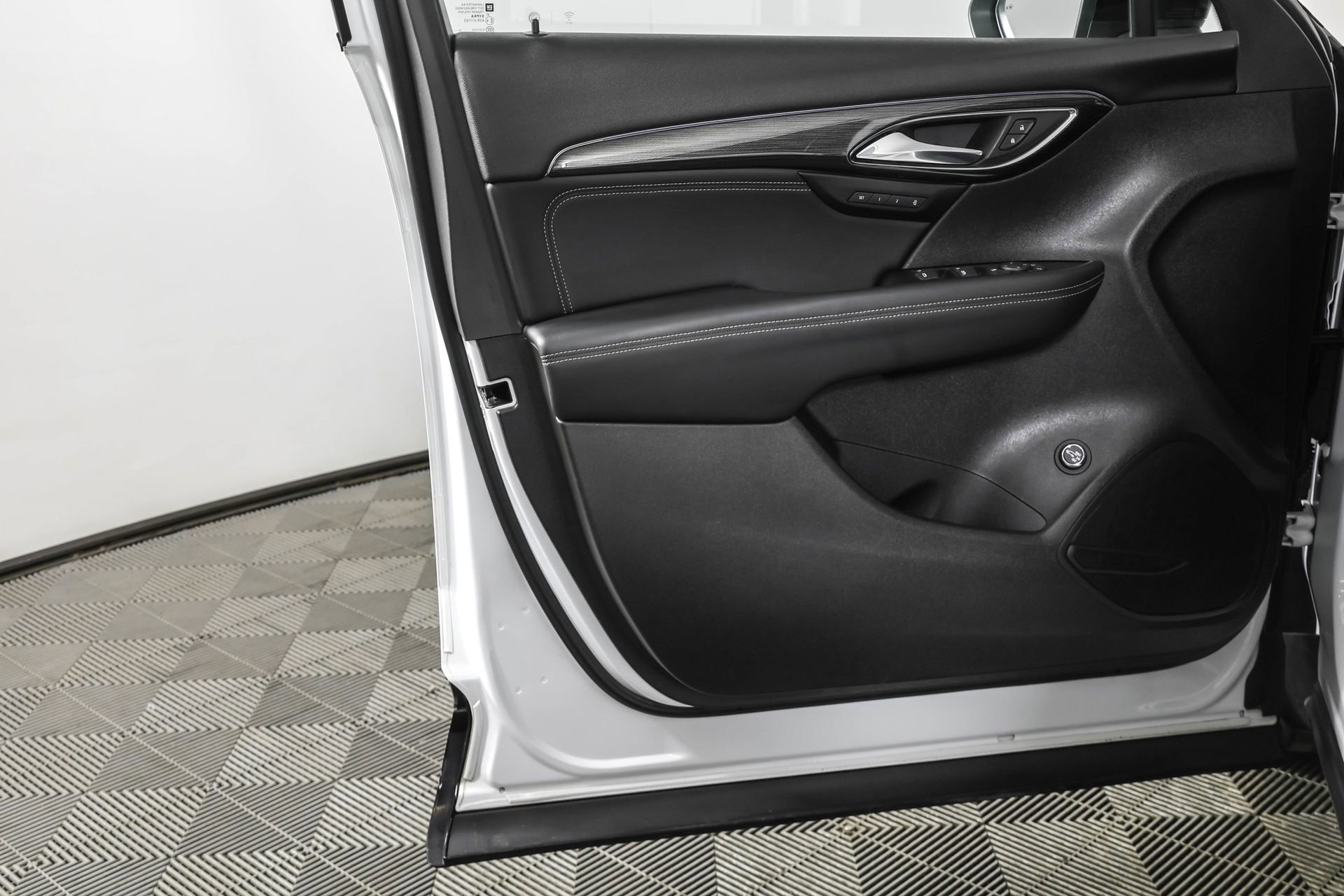 Used 2023 Buick Envision Essence w/ Sport Touring Package image 35