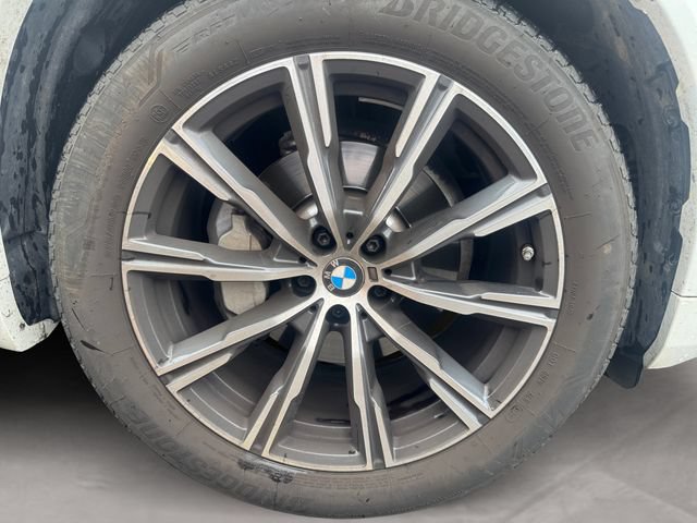 Used 2022 BMW X5 xDrive40i w/ M Sport Package AWD/4WD image 13