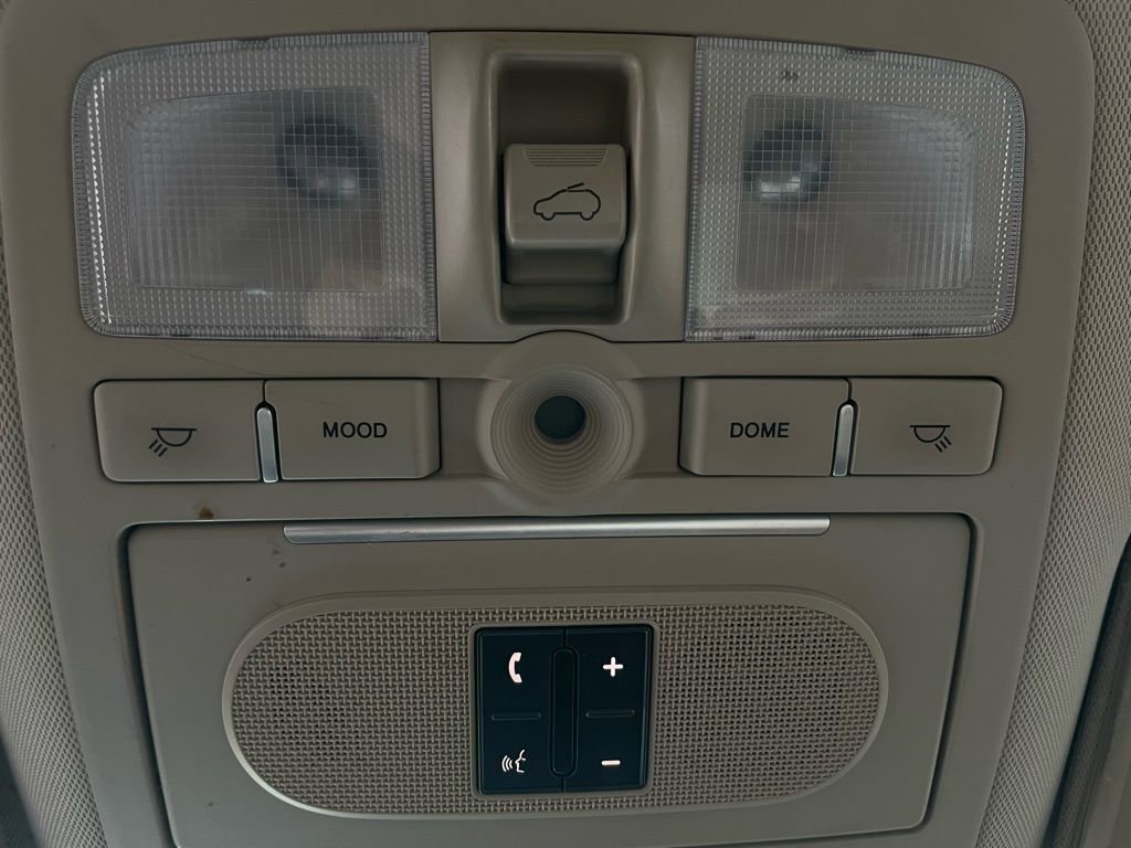 Used 2012 Hyundai Veracruz Limited w/ Entertainment Pkg image 53