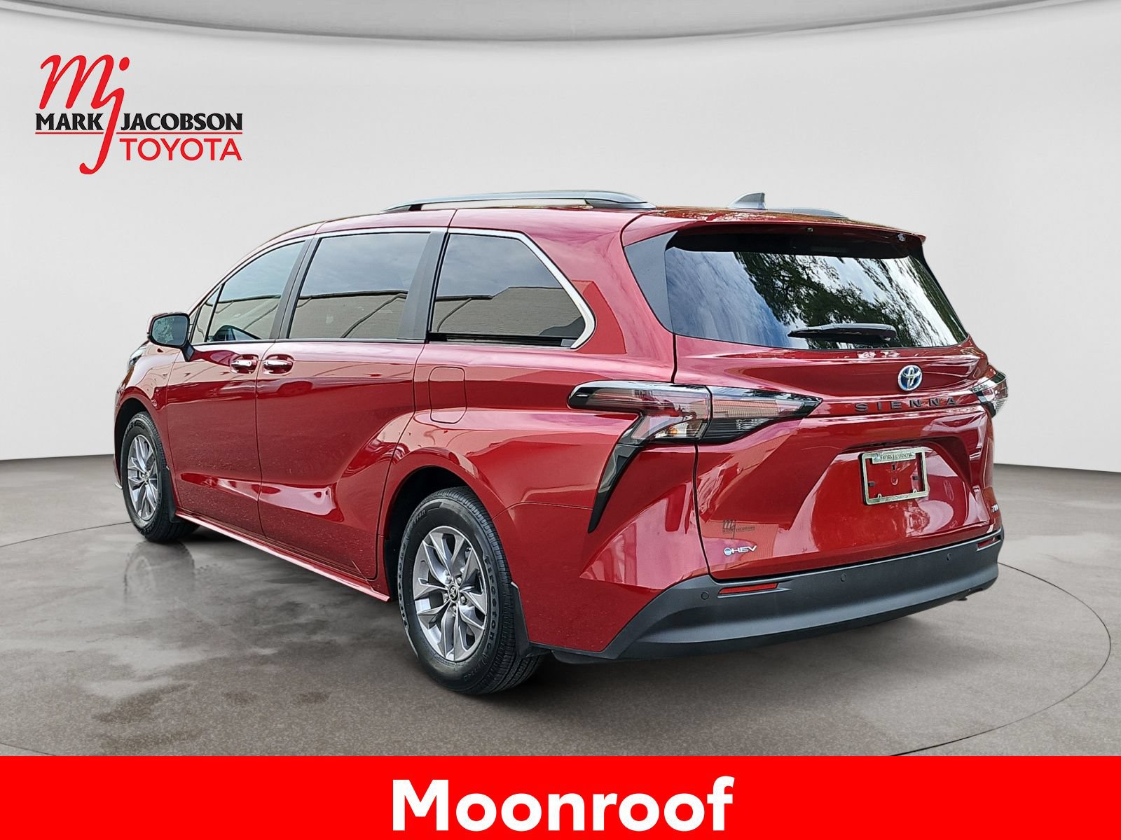 Used 2025 Toyota Sienna XLE FWD image 14