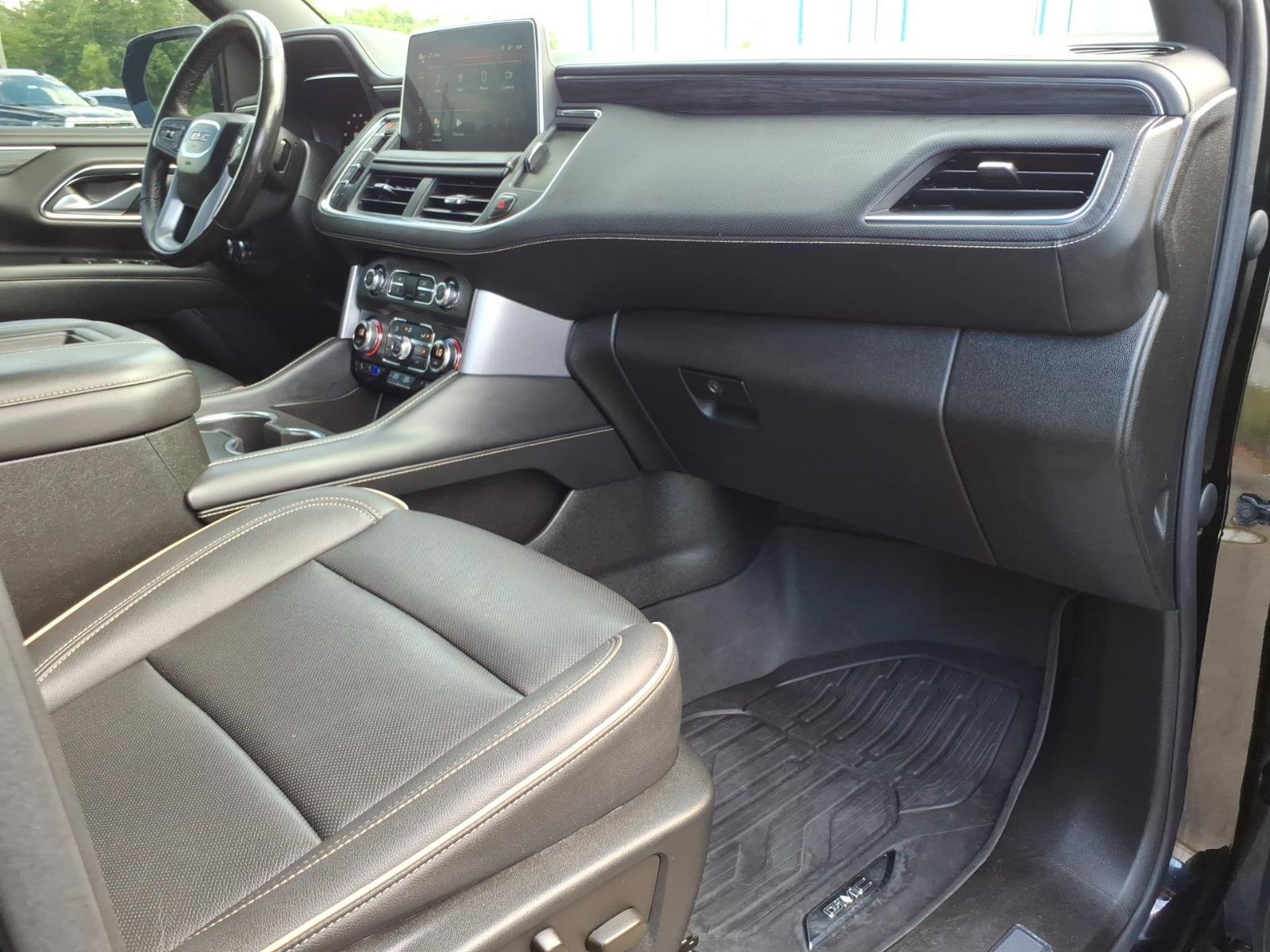 Certified 2022 GMC Yukon XL SLT w/ SLT Premium Package AWD/4WD image 9