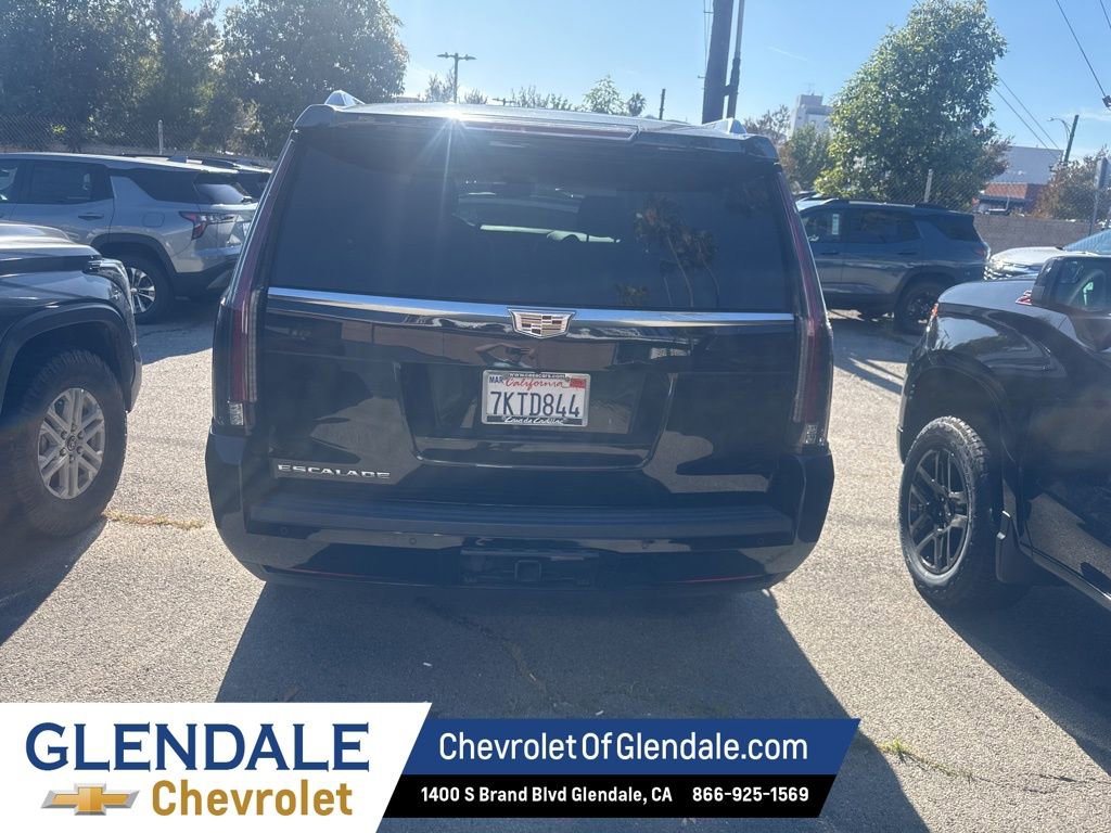 Used 2015 Cadillac Escalade Luxury image 4