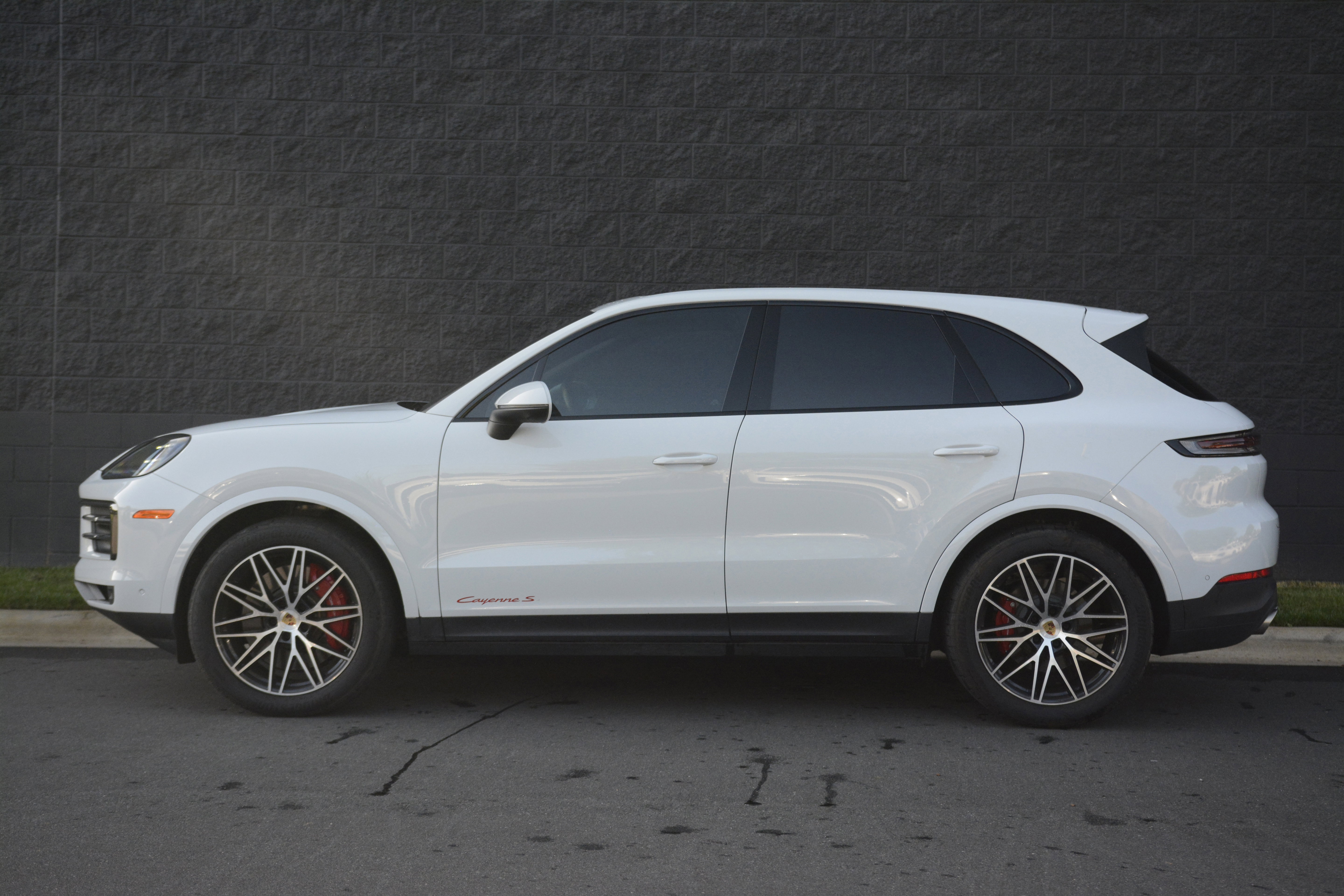 Certified 2024 Porsche Cayenne S AWD/4WD image 2
