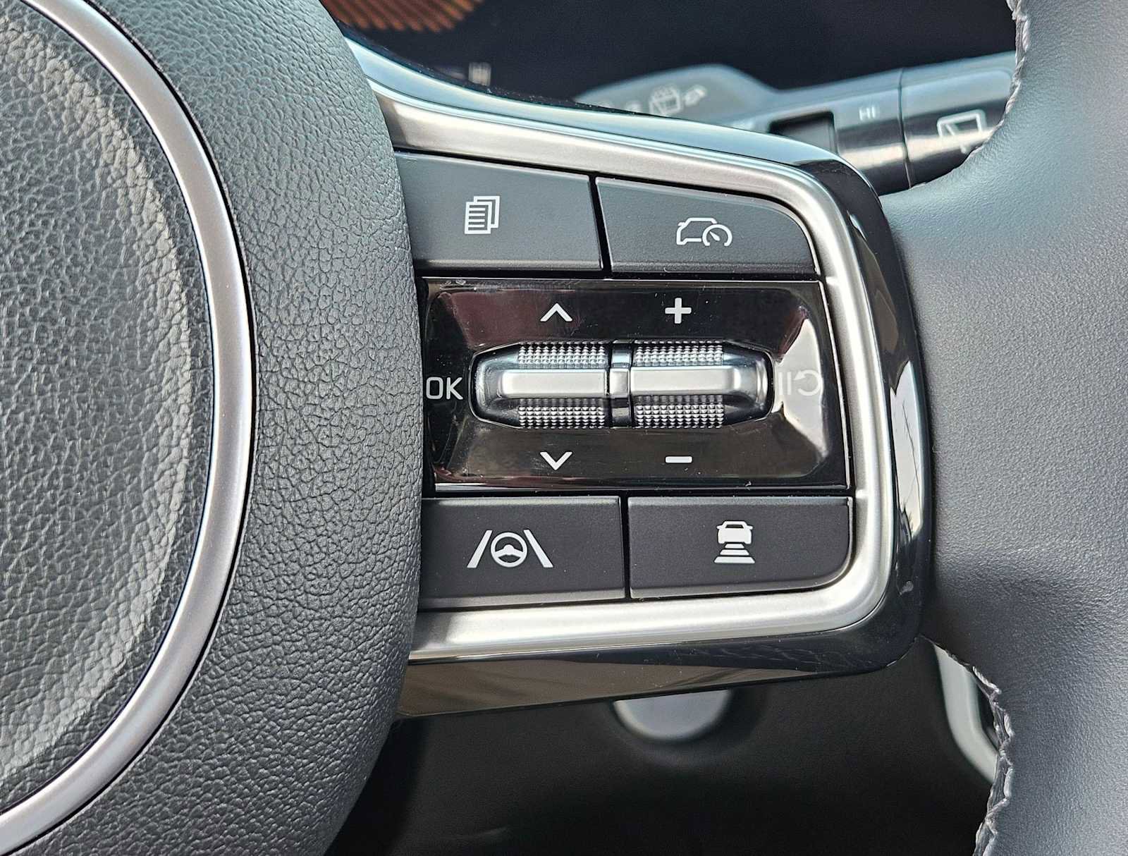 Certified 2025 Kia Sorento EX w/ Panoramic Sunroof Package FWD image 22
