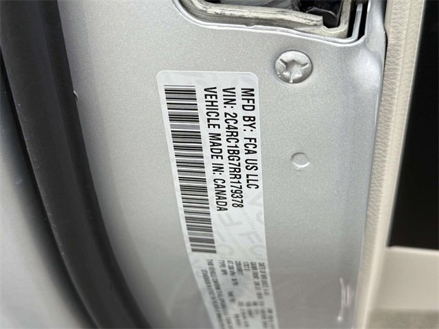 Used 2024 Chrysler Pacifica Touring-L image 26