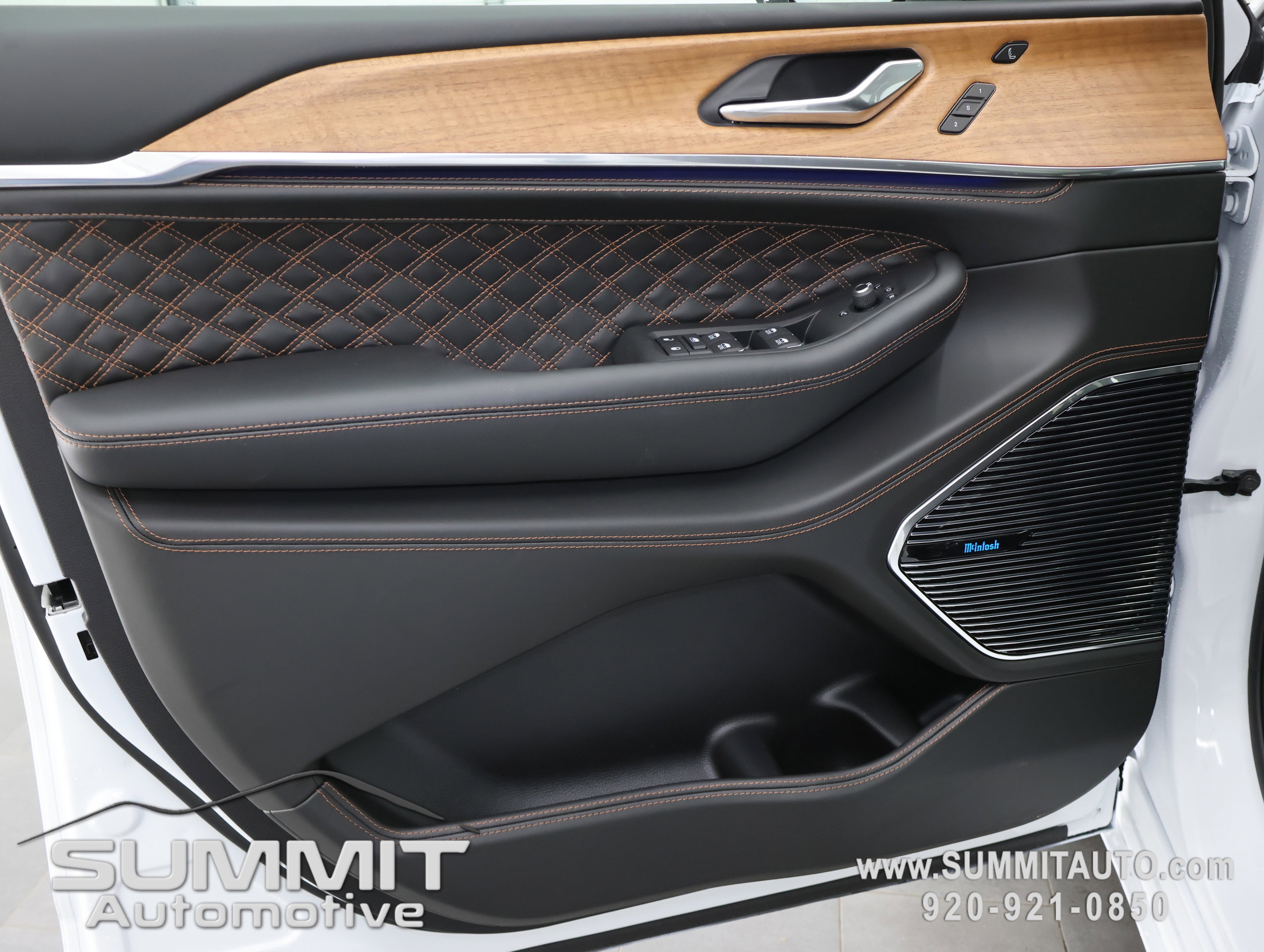 New 2026 Jeep Grand Cherokee Summit image 42