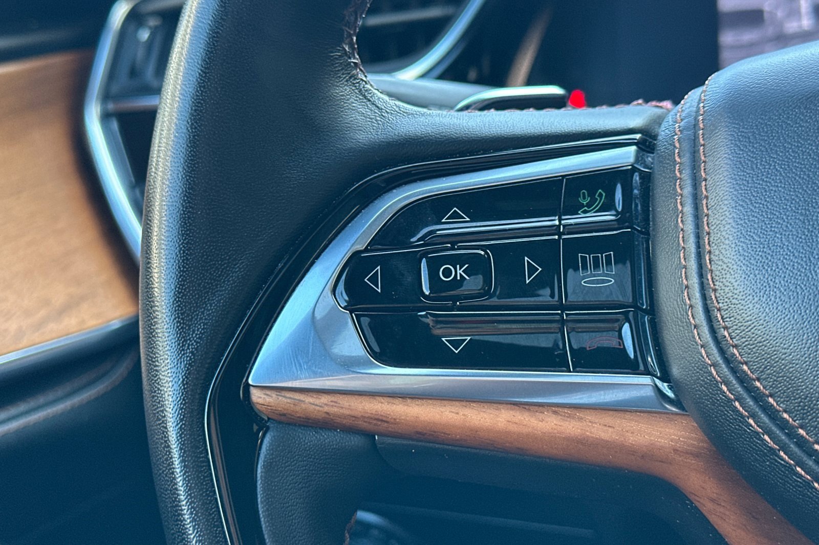 Used 2023 Jeep Grand Cherokee L Summit image 33