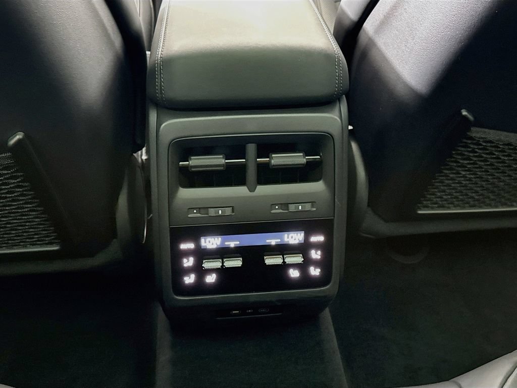Certified 2025 Porsche Macan Electric RWD image 27