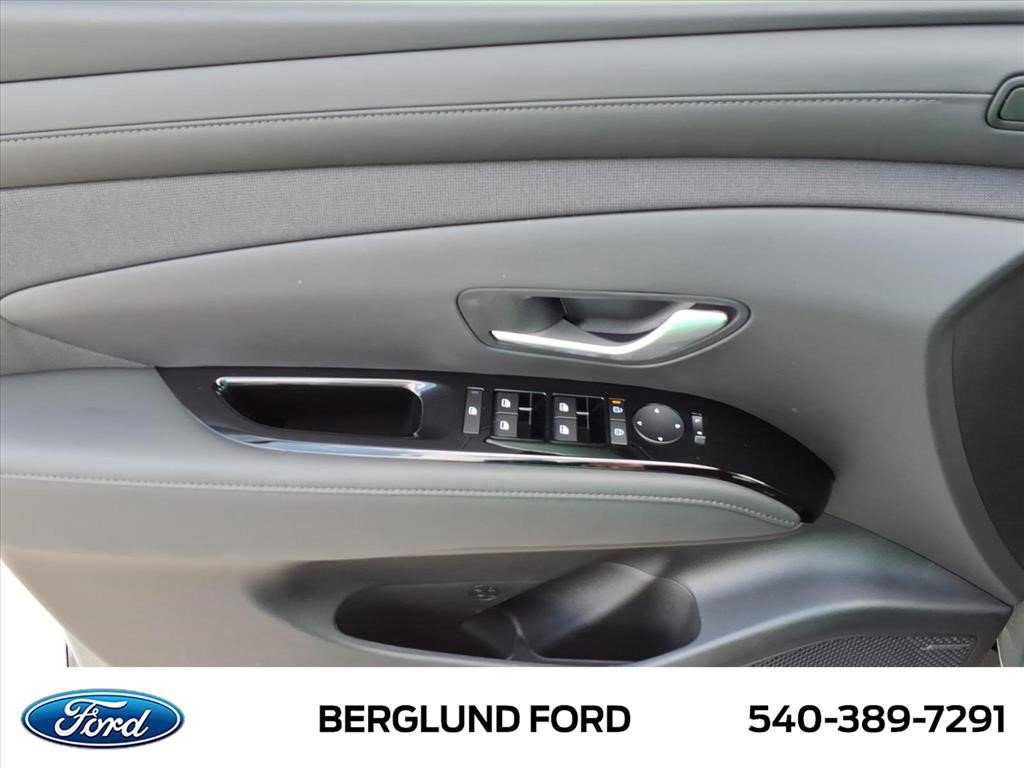 Used 2025 Hyundai Santa Cruz Limited image 16