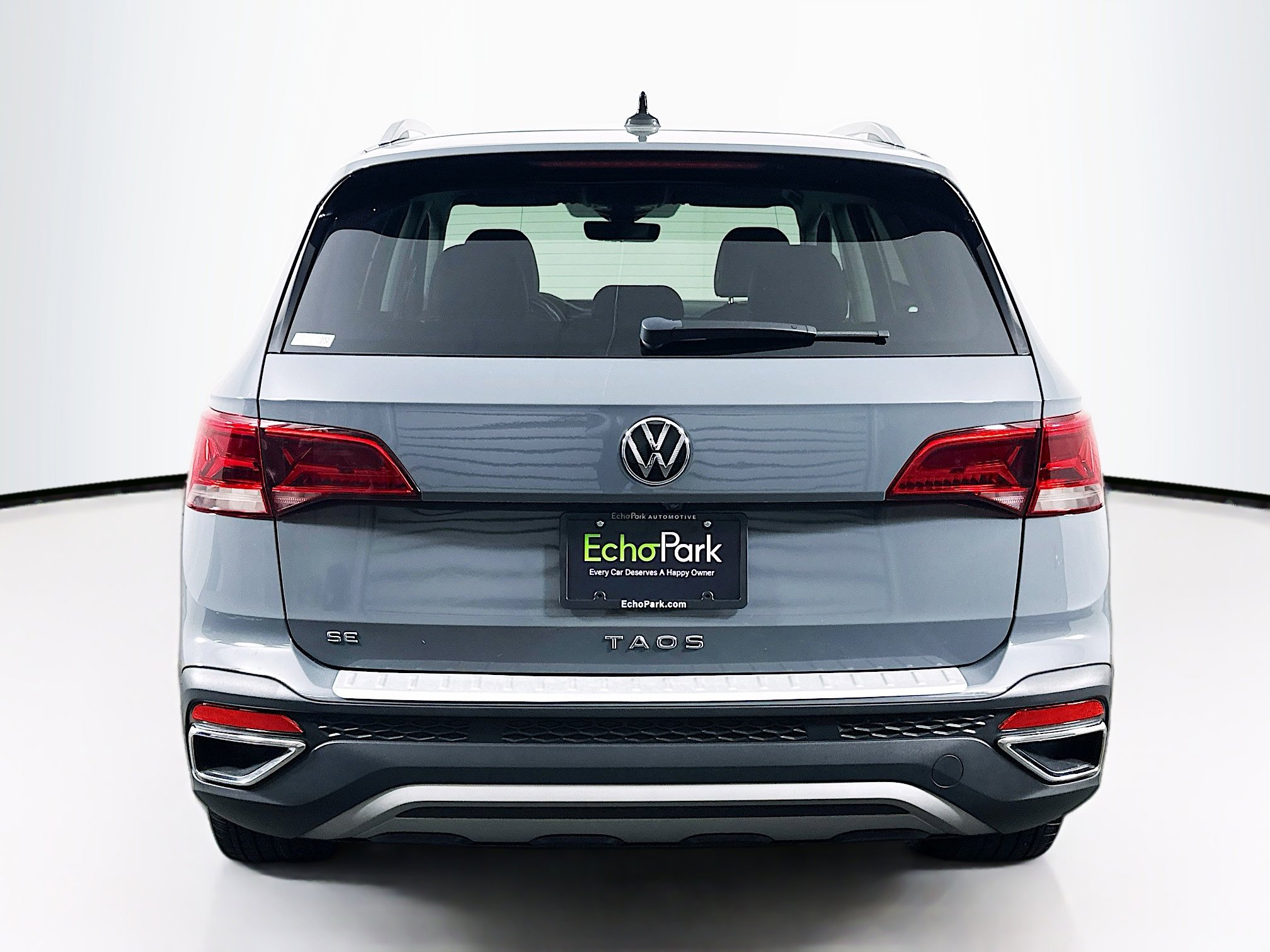 Used 2023 Volkswagen Taos SE w/ Black Wheel Package image 7