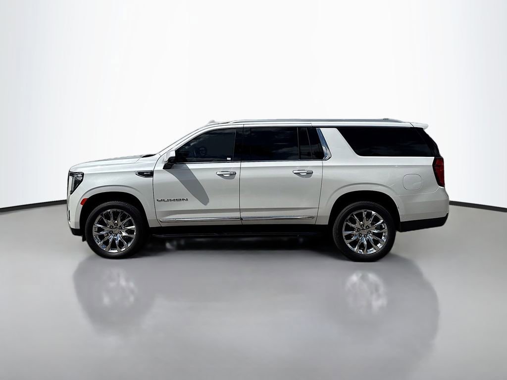 Used 2024 GMC Yukon XL SLT w/ SLT Luxury Package image 4
