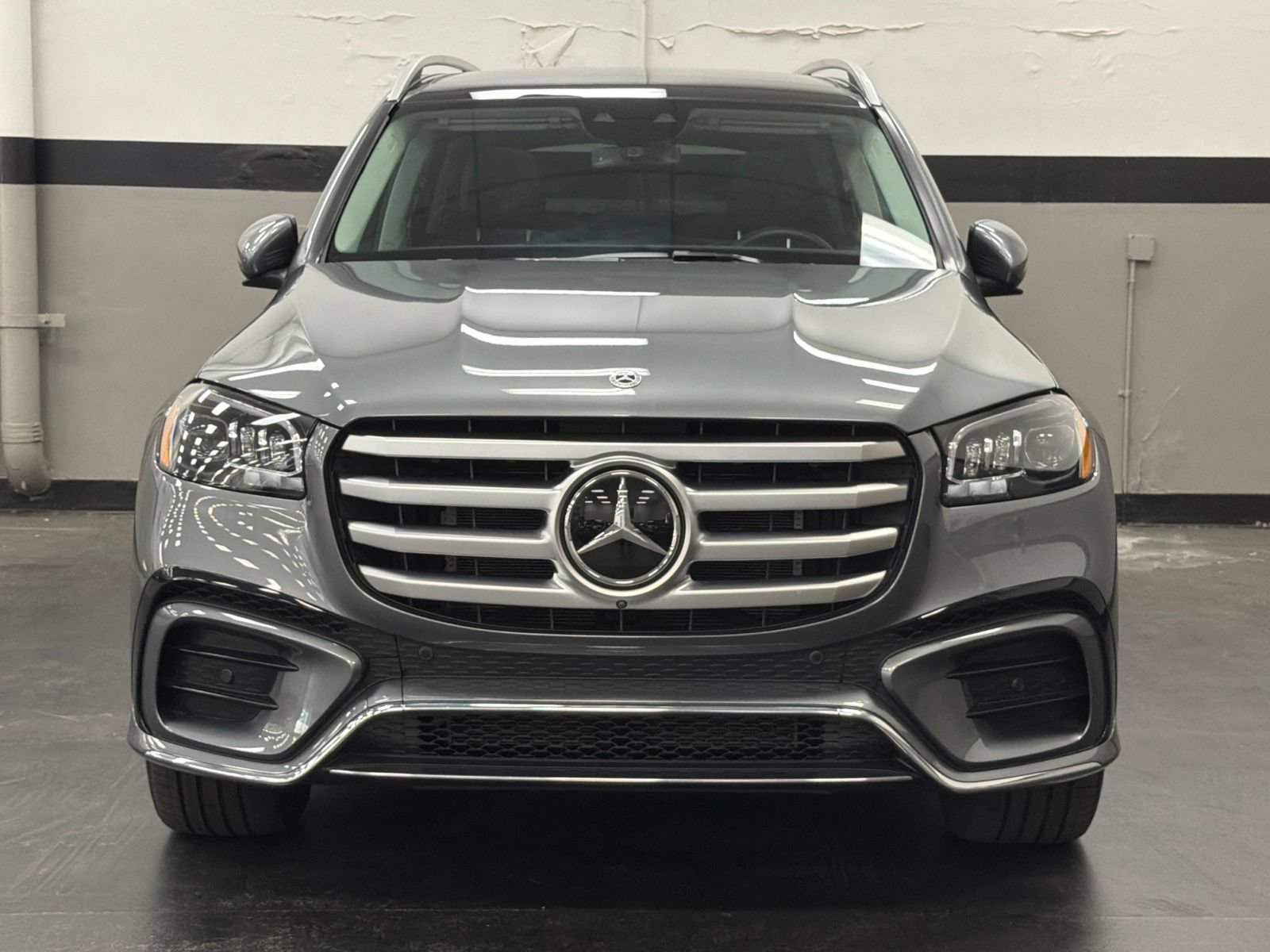 Used 2026 Mercedes-Benz GLS 450 4MATIC w/ AMG Line Exterior image 4