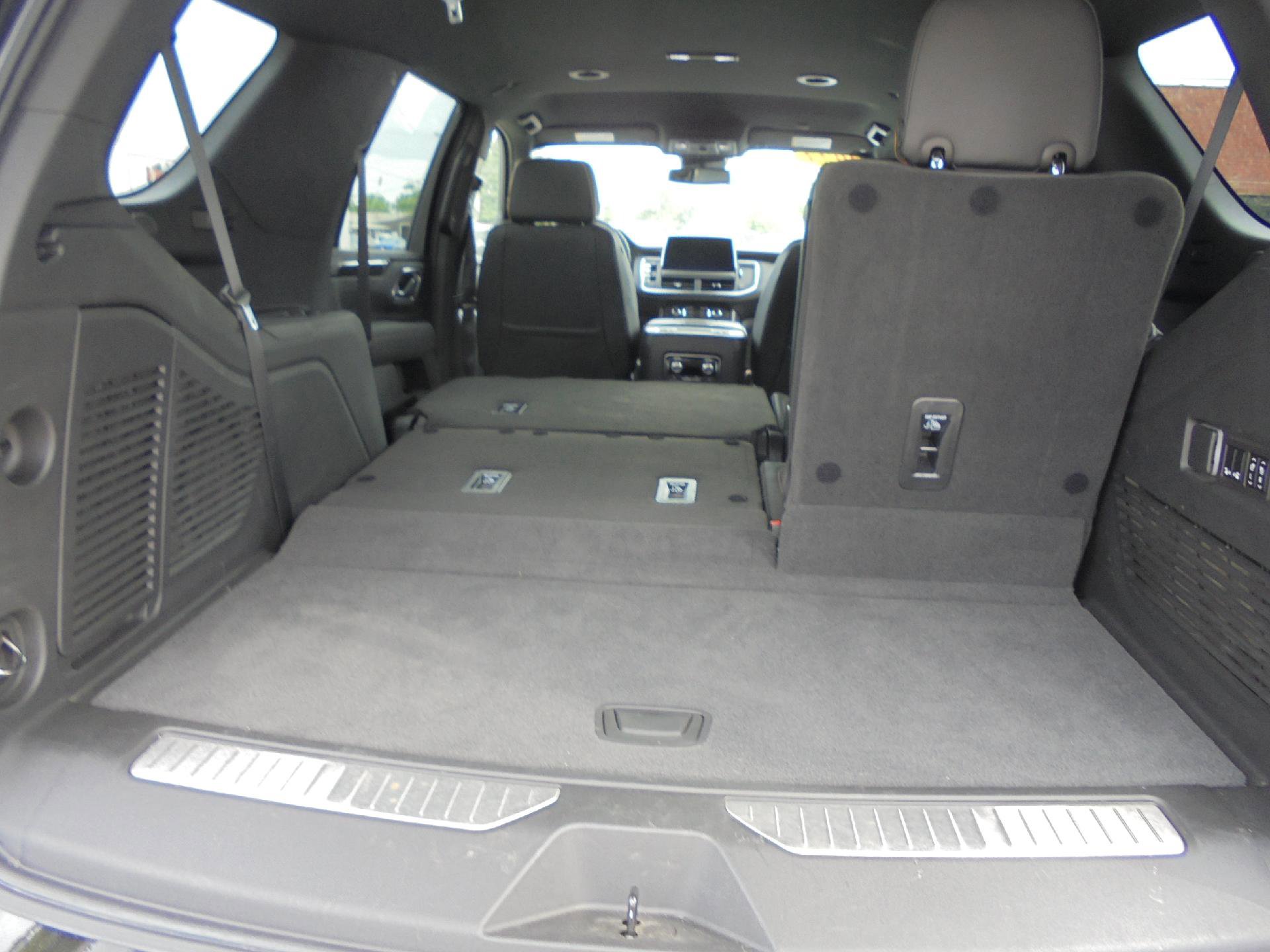 Used 2023 GMC Yukon AT4 w/ LPO, Floor Liner Package image 11