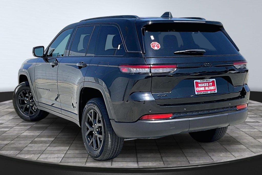 Used 2024 Jeep Grand Cherokee Altitude AWD/4WD image 21