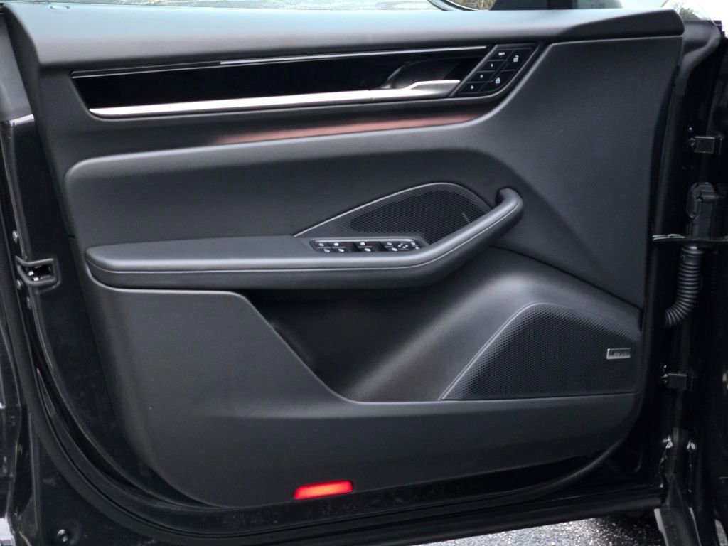 New 2025 Porsche Macan 4S Electric image 12