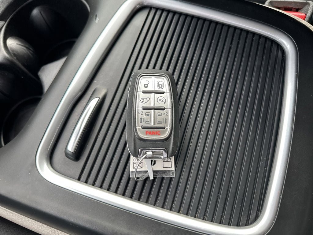 Used 2024 Chrysler Pacifica Touring-L FWD image 27
