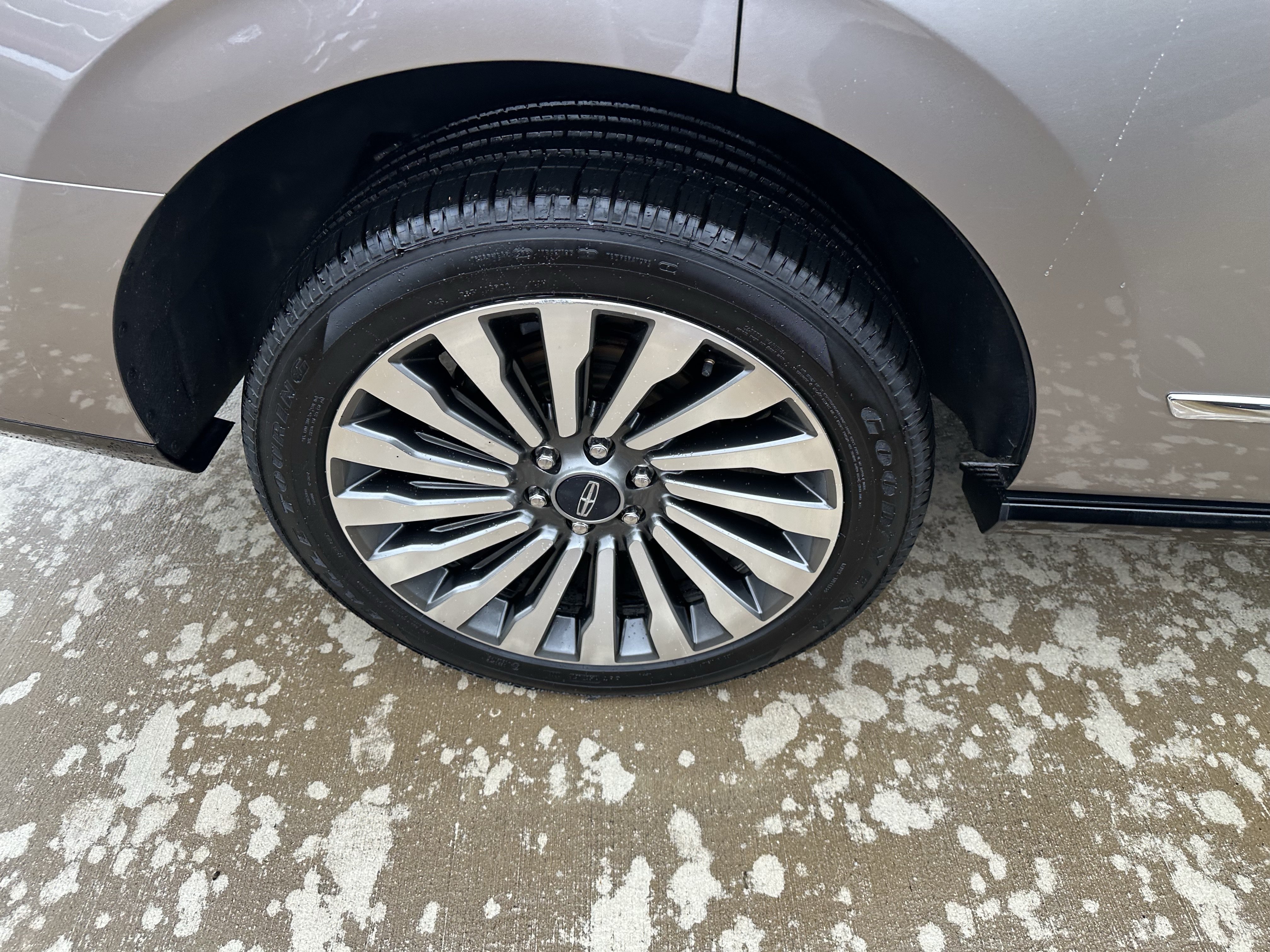 Used 2019 Lincoln Navigator Reserve AWD/4WD image 5