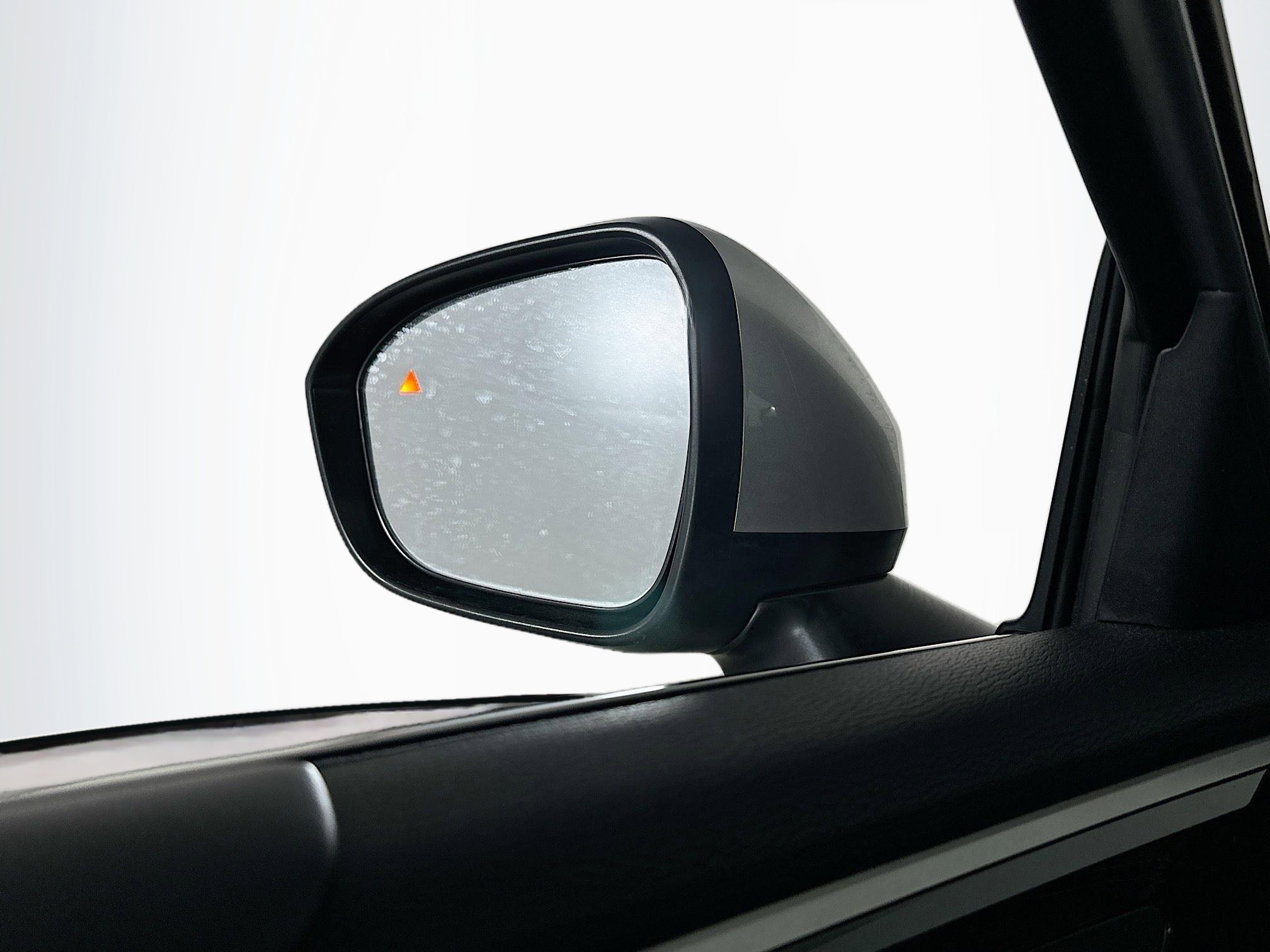 Used 2024 Mitsubishi Outlander SE image 16