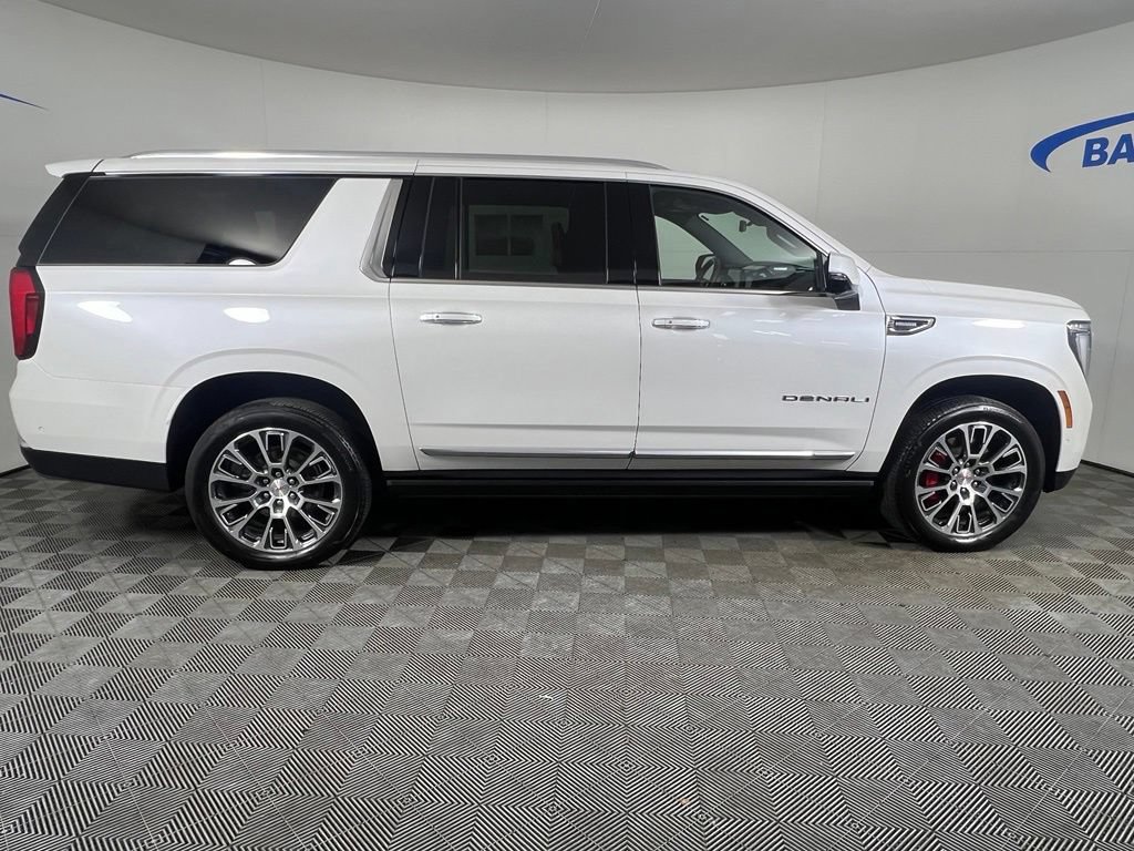Used 2025 GMC Yukon XL Denali w/ Denali Reserve Package AWD/4WD image 7