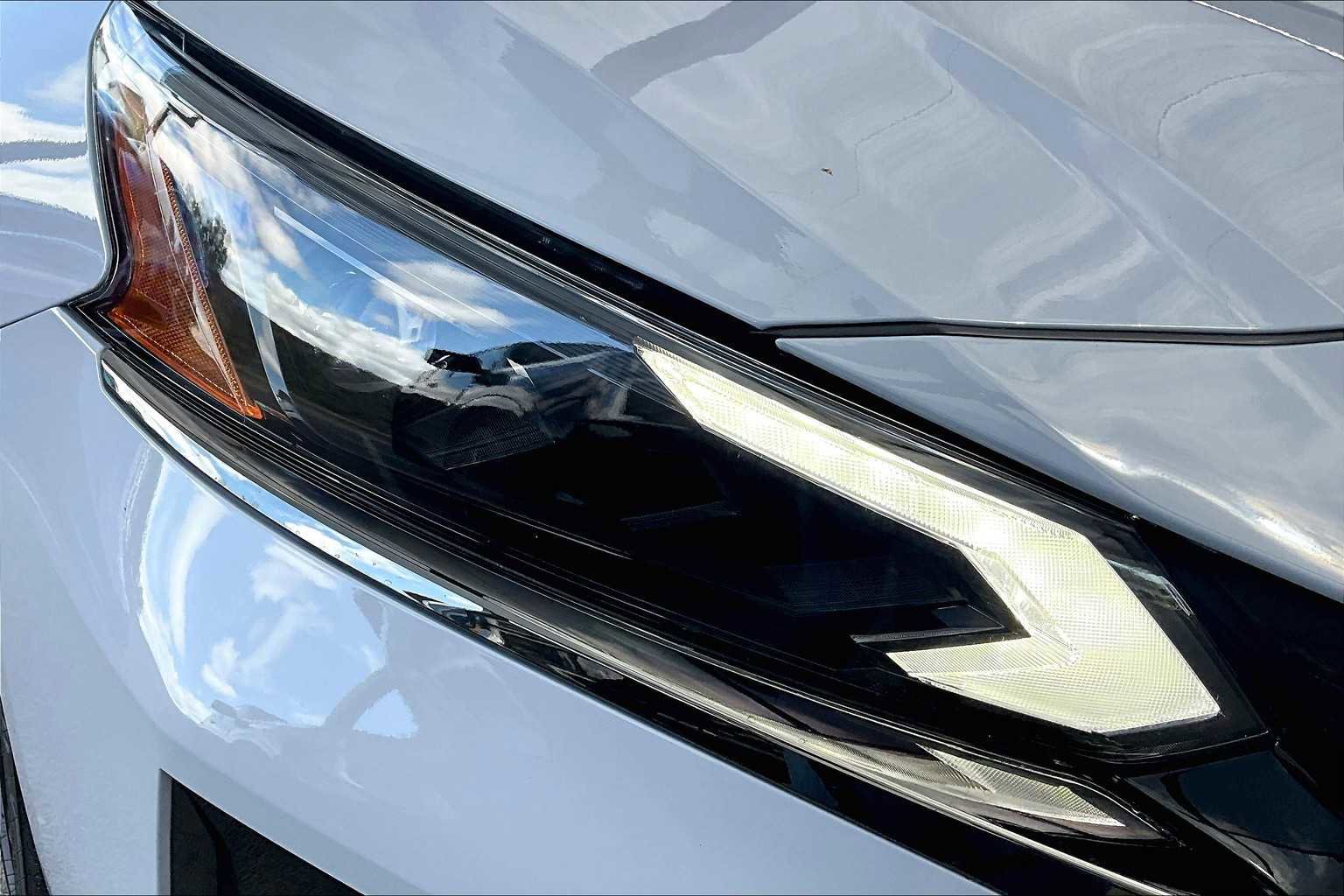 New 2025 Nissan Altima 2.5 SR image 18