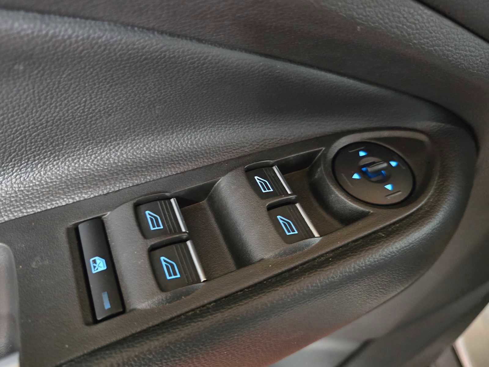 Used 2019 Ford Escape SE image 24