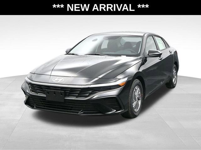 Used 2025 Hyundai Elantra SE