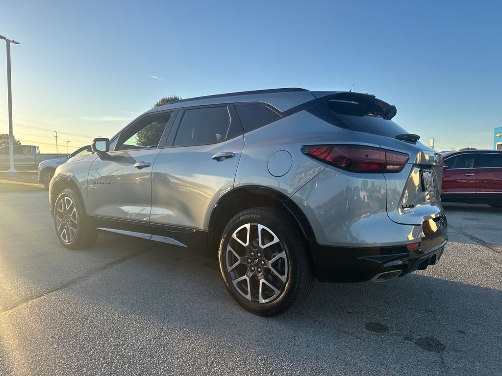 Used 2025 Chevrolet Blazer RS image 3