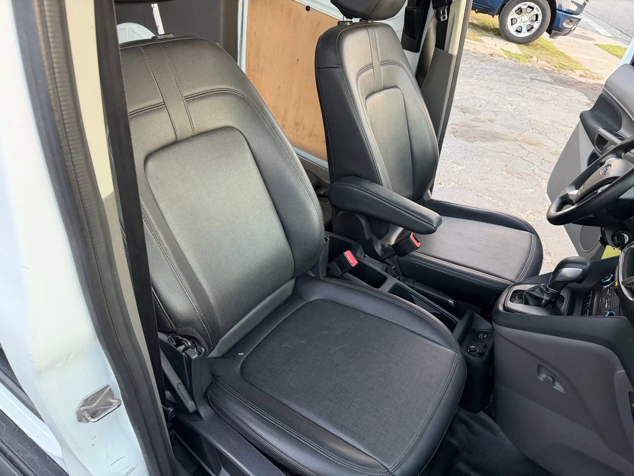 Used 2020 Ford Transit Connect XL image 11