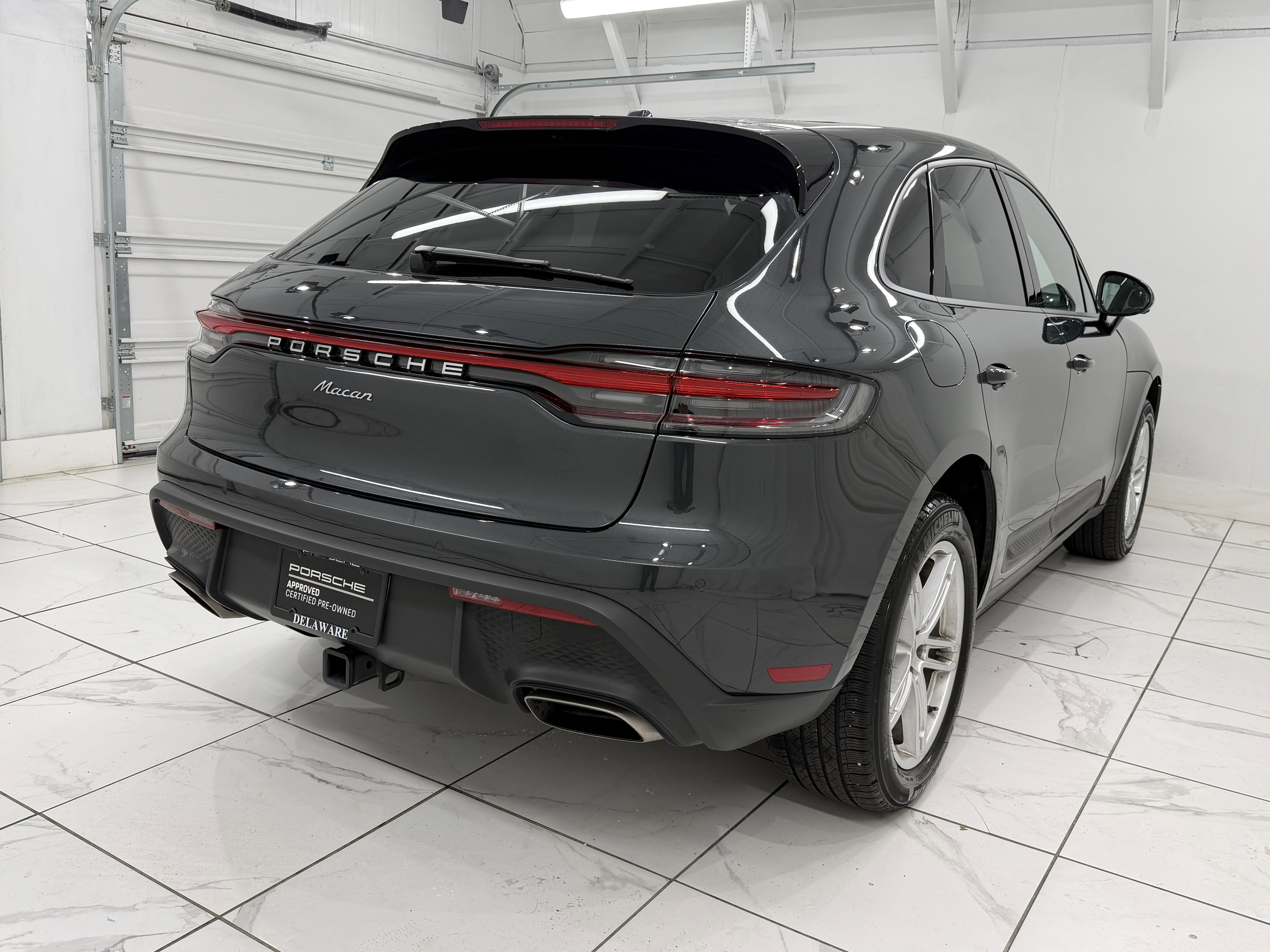 Certified 2025 Porsche Macan image 12