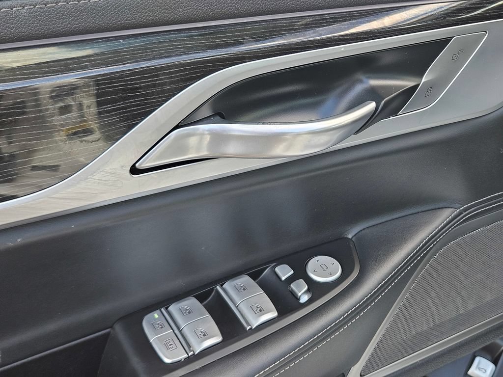 Used 2019 BMW 750i xDrive w/ M Sport Package AWD/4WD image 16