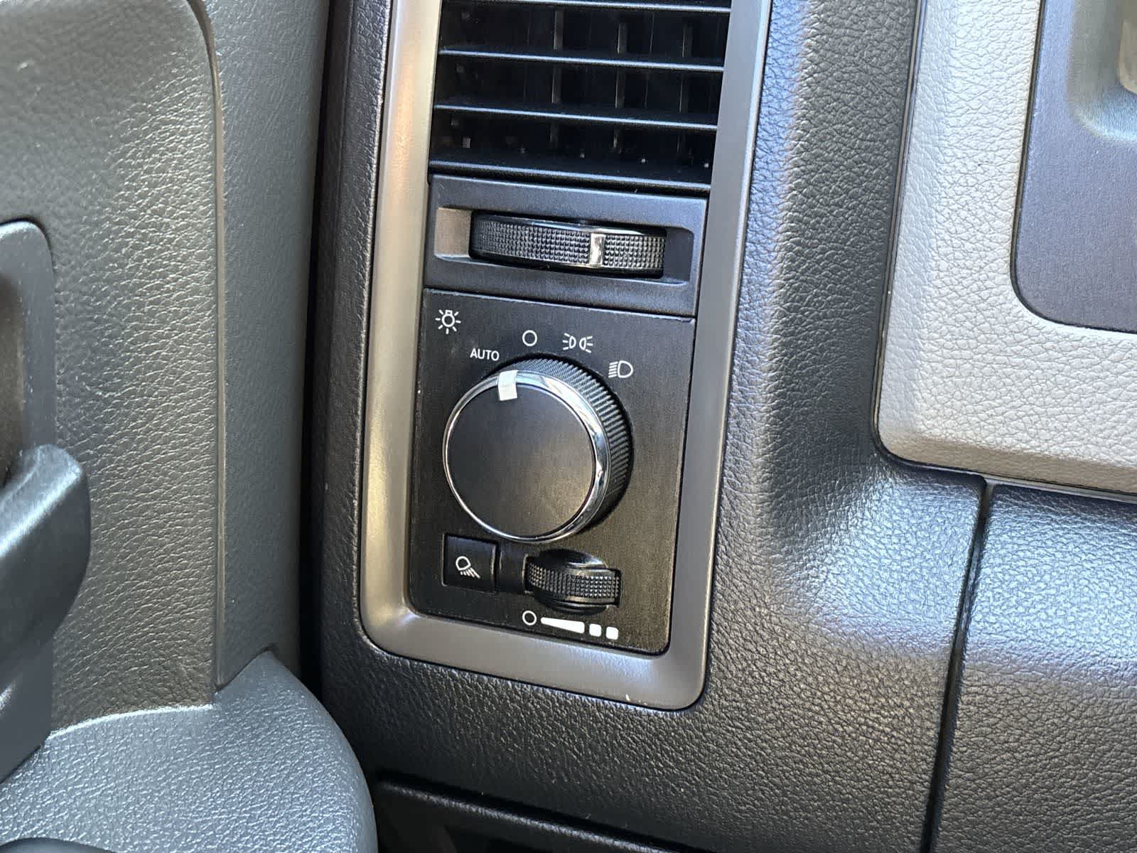 Used 2012 RAM 1500 ST w/ Remote Start & Security Group AWD/4WD image 14