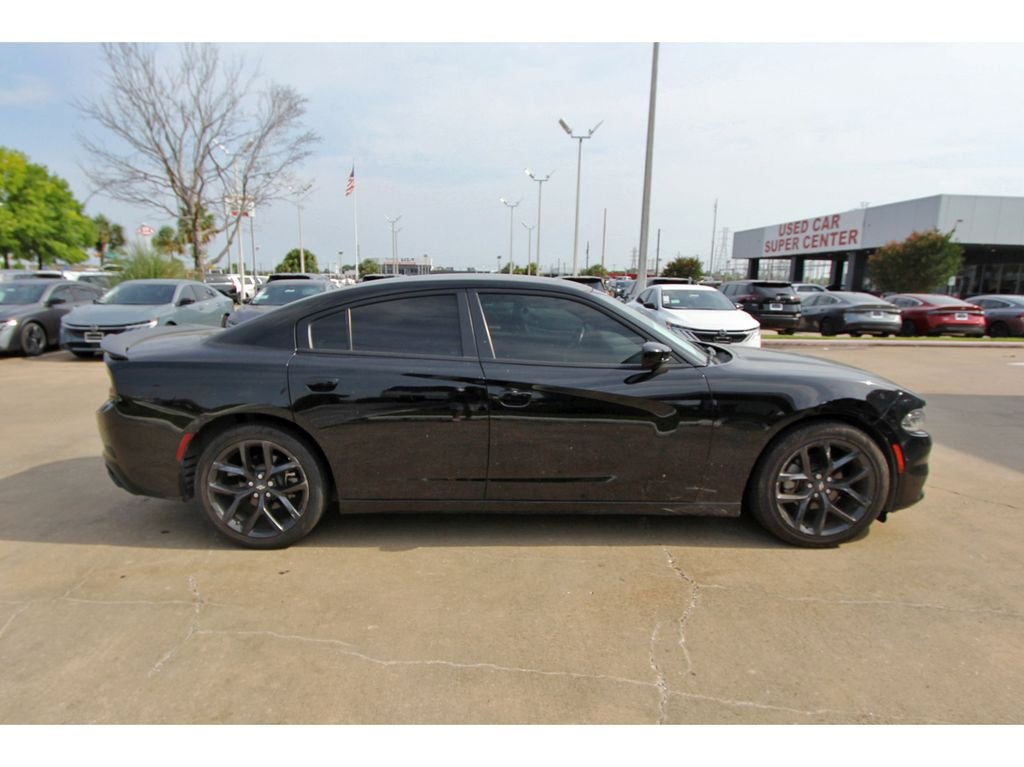 Used 2022 Dodge Charger SXT w/ Blacktop Package RWD image 5