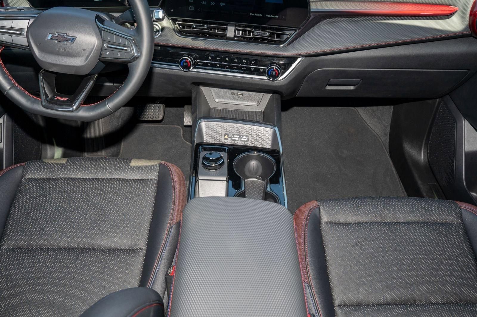 Used 2025 Chevrolet Equinox RS w/ Safety and Technology Package FWD image 25