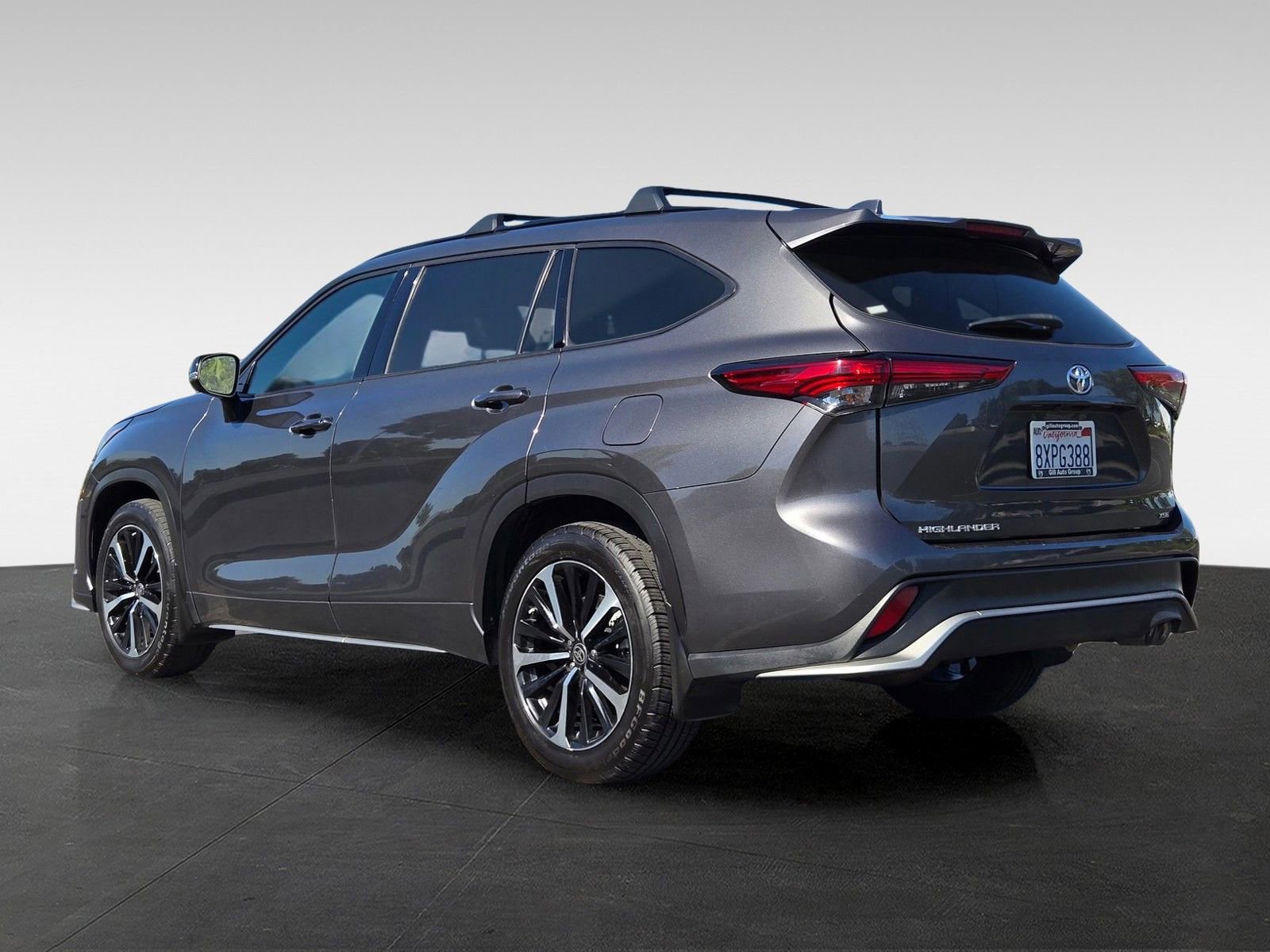 Used 2021 Toyota Highlander XSE FWD image 6