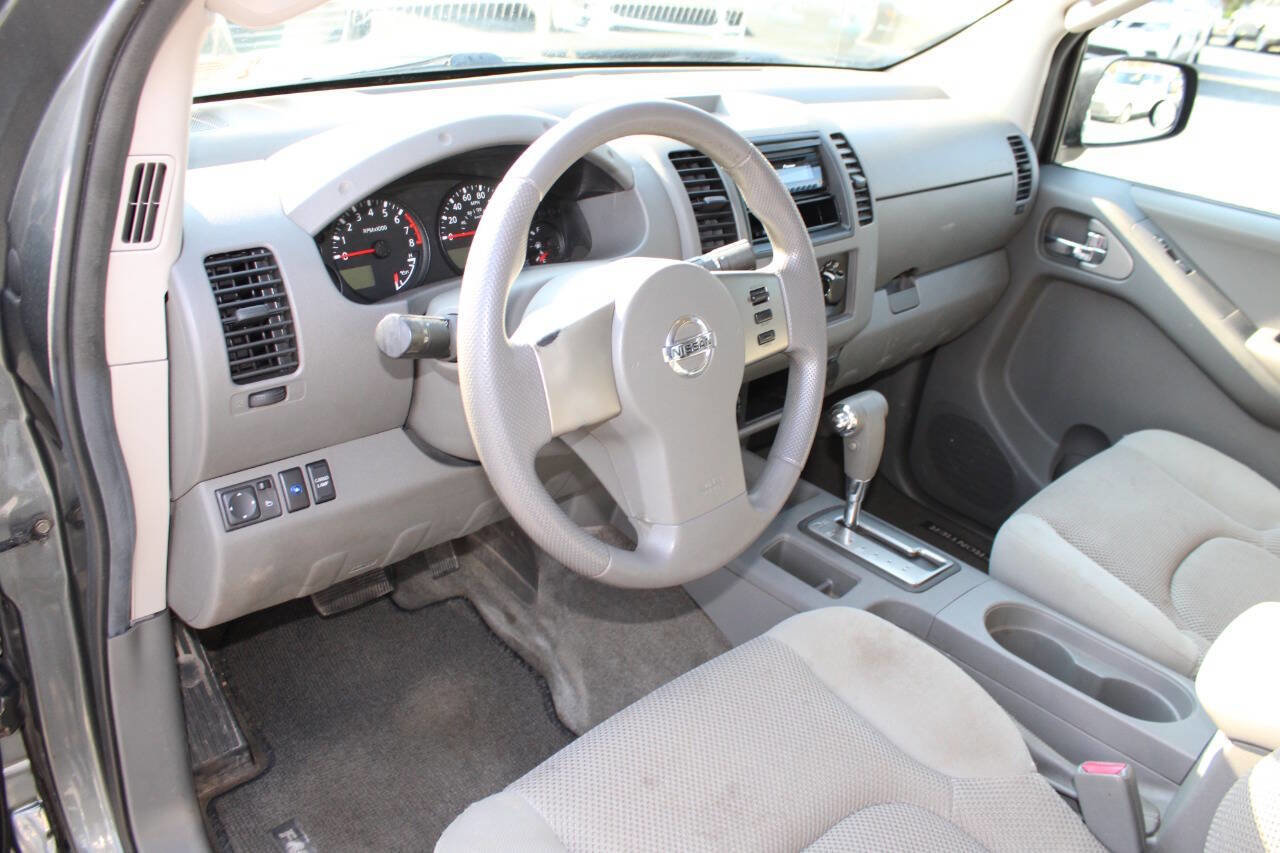 Used 2005 Nissan Frontier SE w/ (P01) Power Pkg AWD/4WD image 13