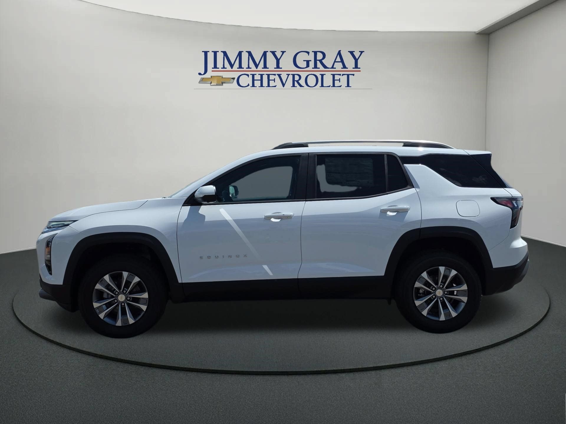 New 2026 Chevrolet Equinox LT w/ Convenience Package II FWD image 2