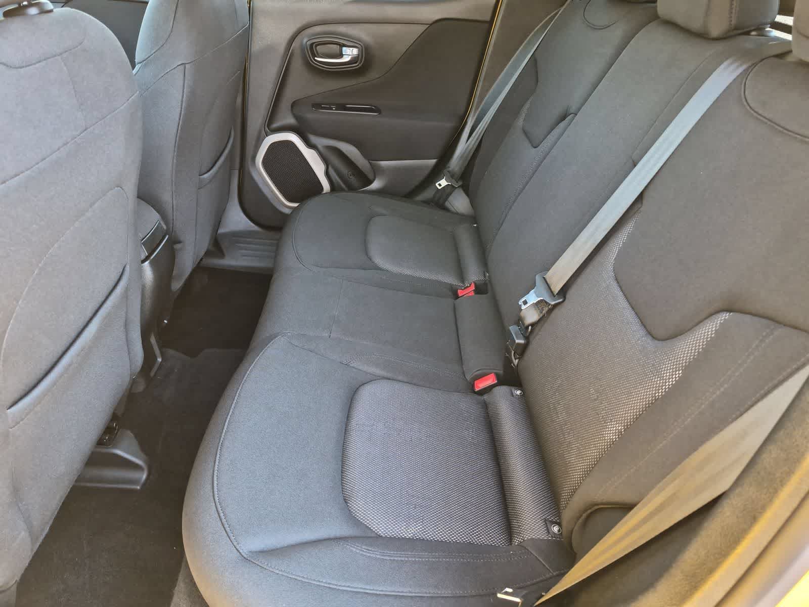 Used 2016 Jeep Renegade Latitude w/ Safety & Security Group AWD/4WD image 19