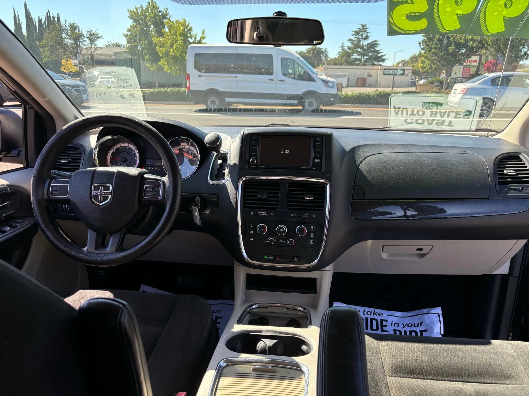 Used 2016 Dodge Grand Caravan SXT image 2