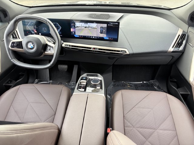 Certified 2026 BMW iX xDrive45 w/ Premium Package AWD/4WD image 17