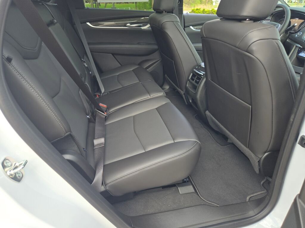 New 2026 Cadillac XT5 Sportv w/ LPO, Onyx Lite Package AWD/4WD image 9