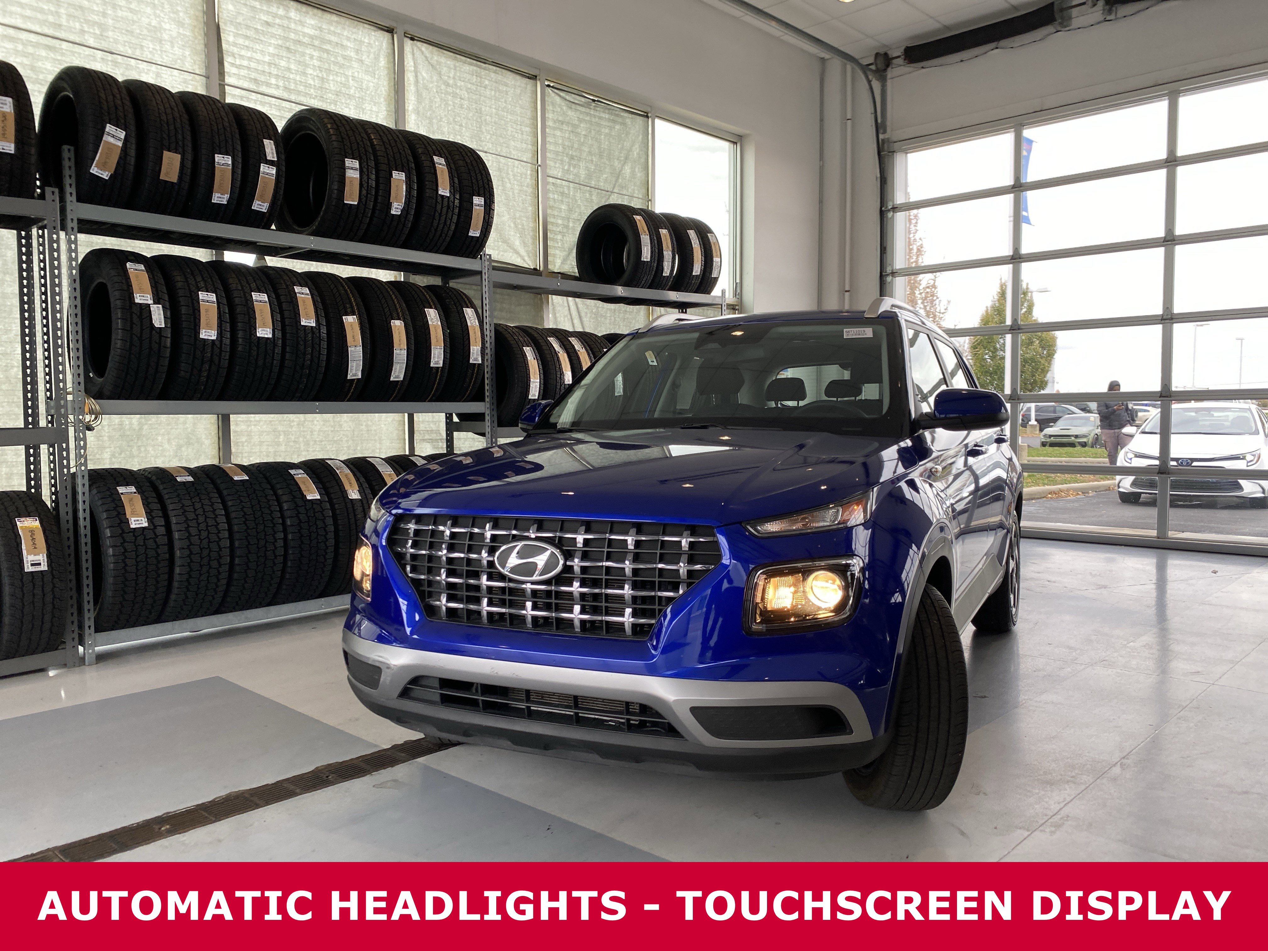 Used 2025 Hyundai Venue SEL image 2