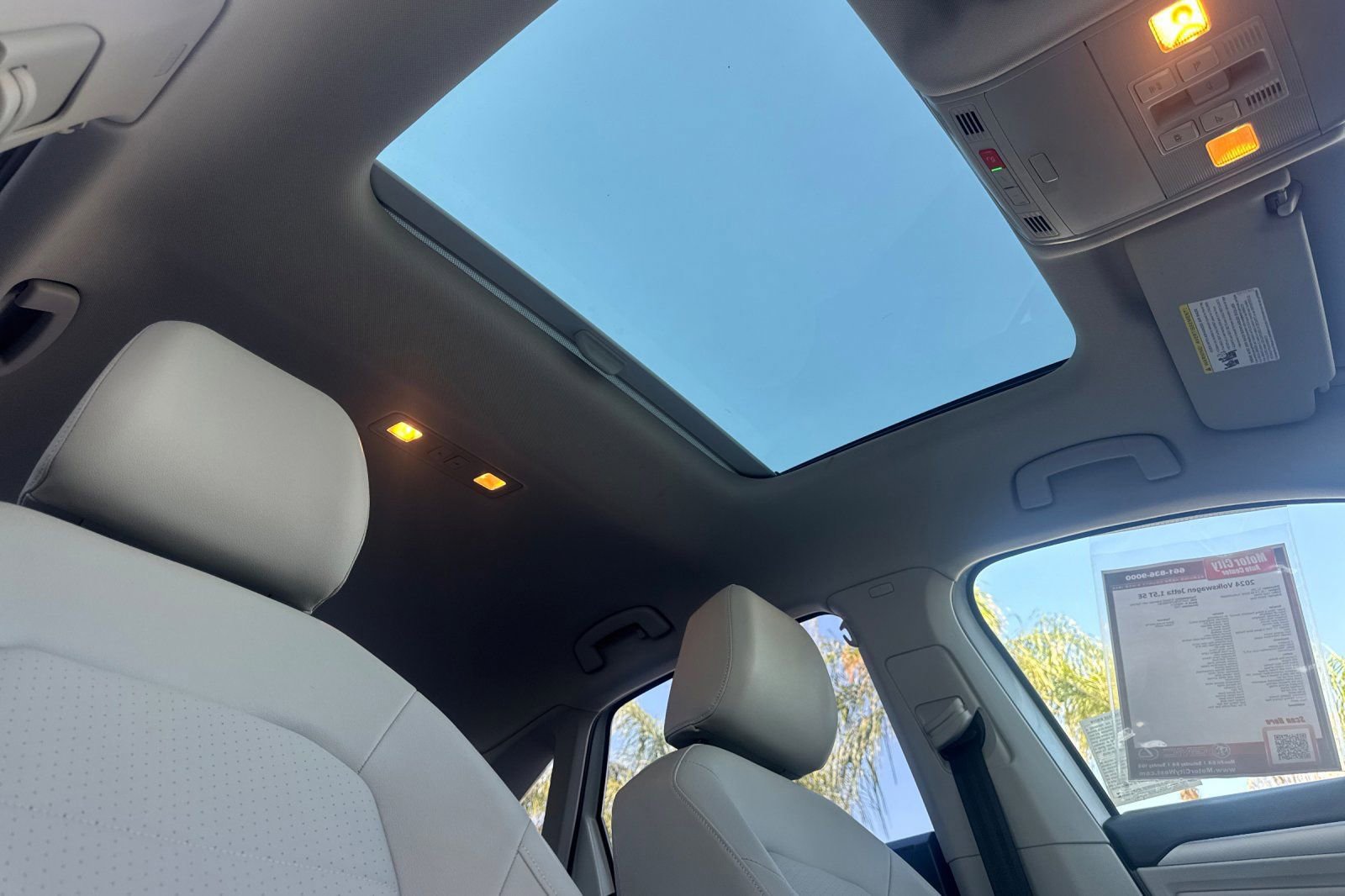 Used 2024 Volkswagen Jetta SE w/ Panoramic Sunroof Package FWD image 17