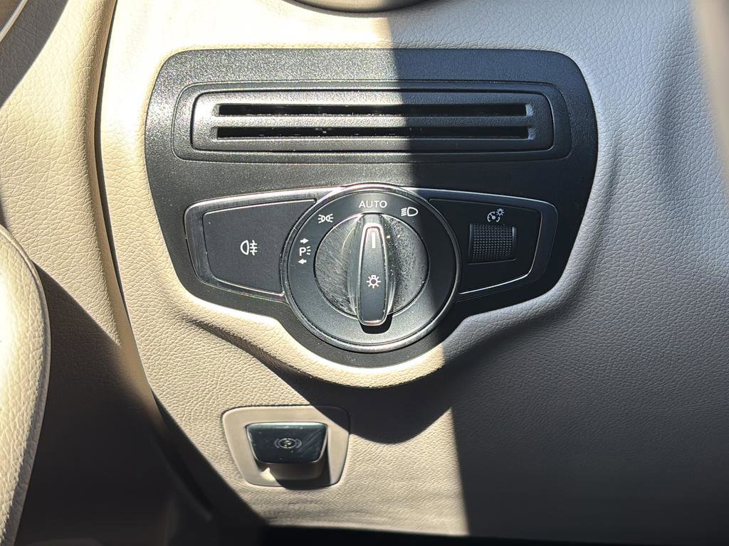 Used 2020 Mercedes-Benz GLC 300 4MATIC image 34