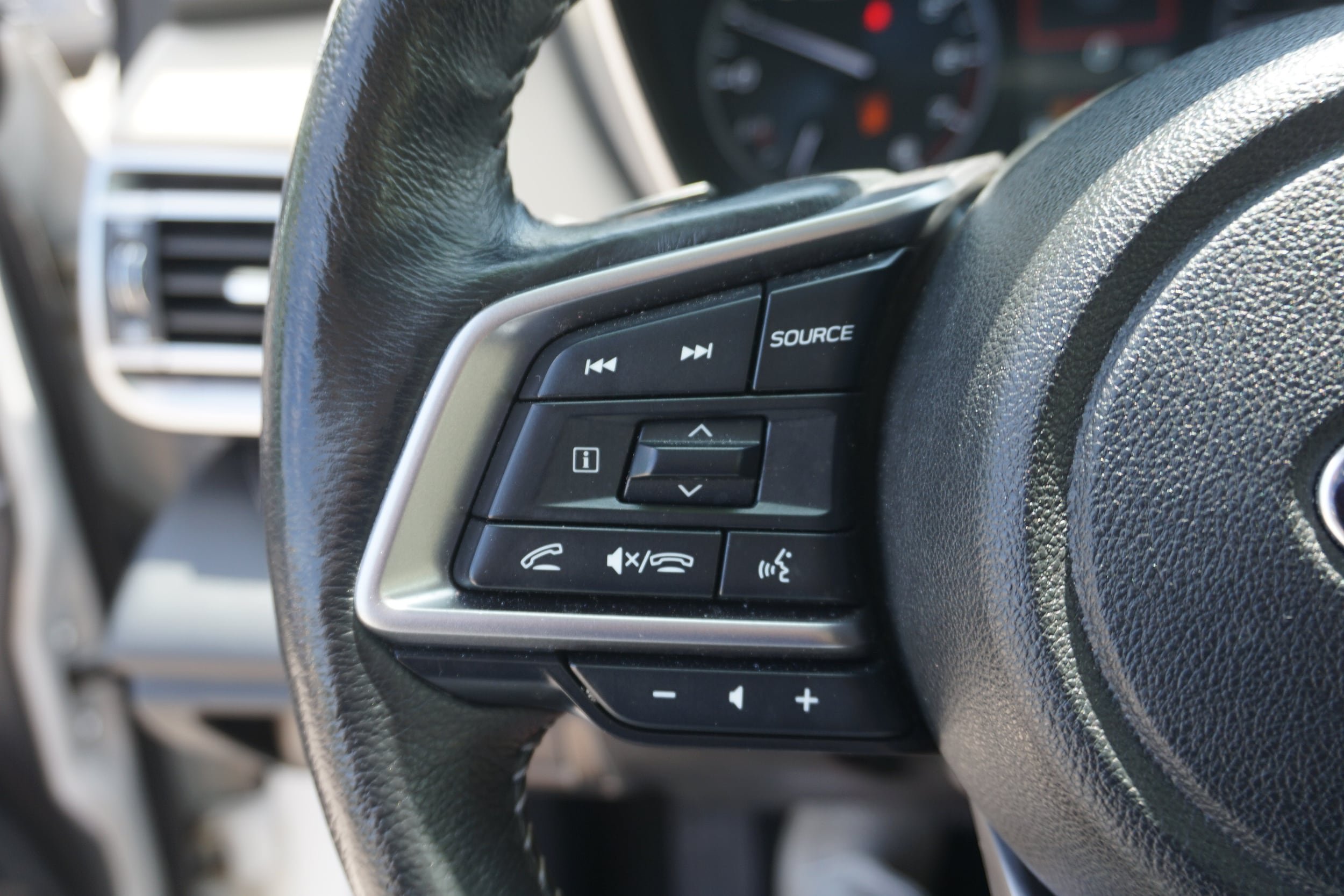 Used 2023 Subaru Outback Limited AWD/4WD image 18