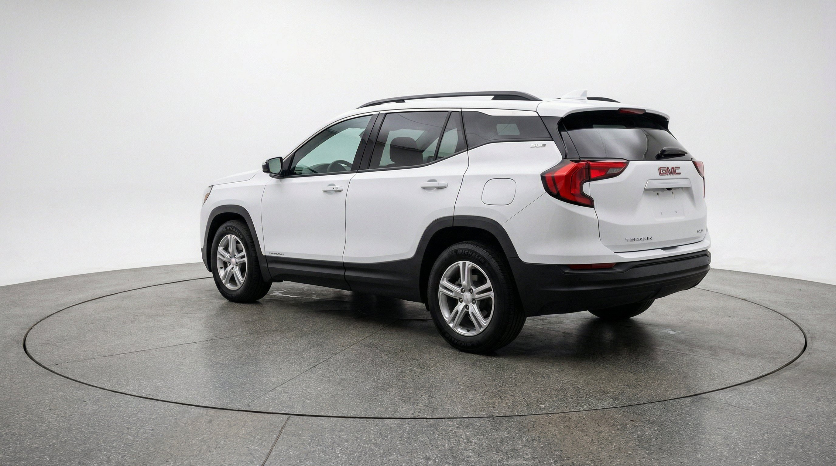 Used 2024 GMC Terrain SLE FWD image 6