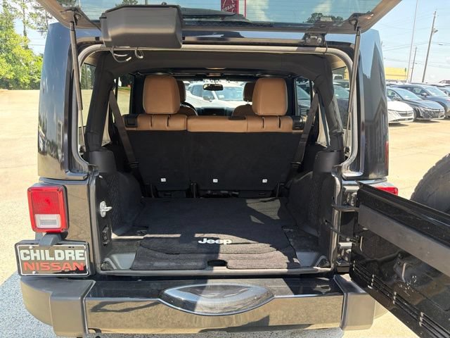Used 2016 Jeep Wrangler Unlimited Sahara w/ Connectivity Group AWD/4WD image 12